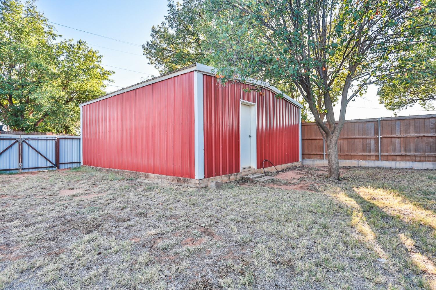 1606 E Cardwell Street Property Photo 8
