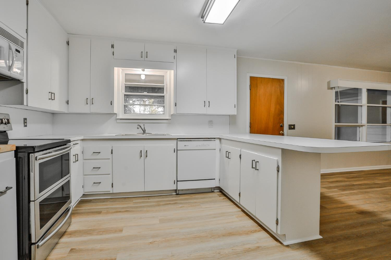1606 E Cardwell Street Property Photo 10