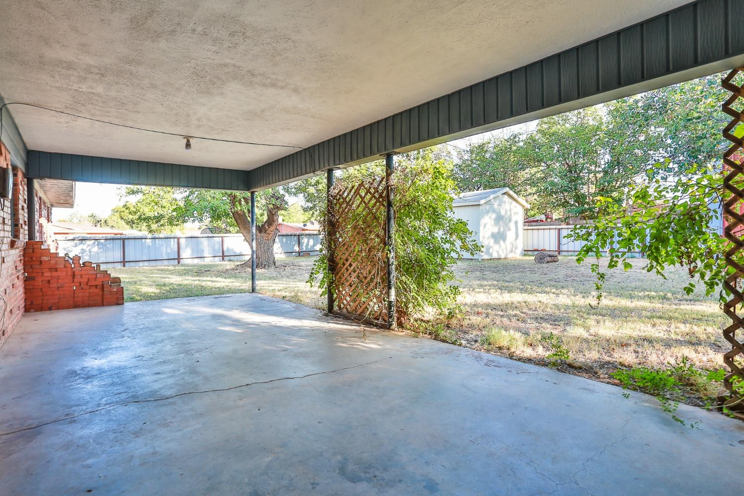 1606 E Cardwell Street Property Photo 13