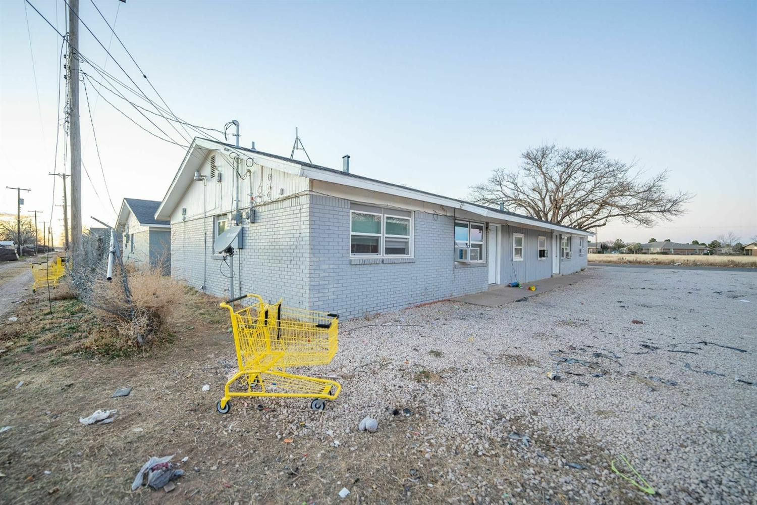 1726 E Dartmouth Street Property Photo 3