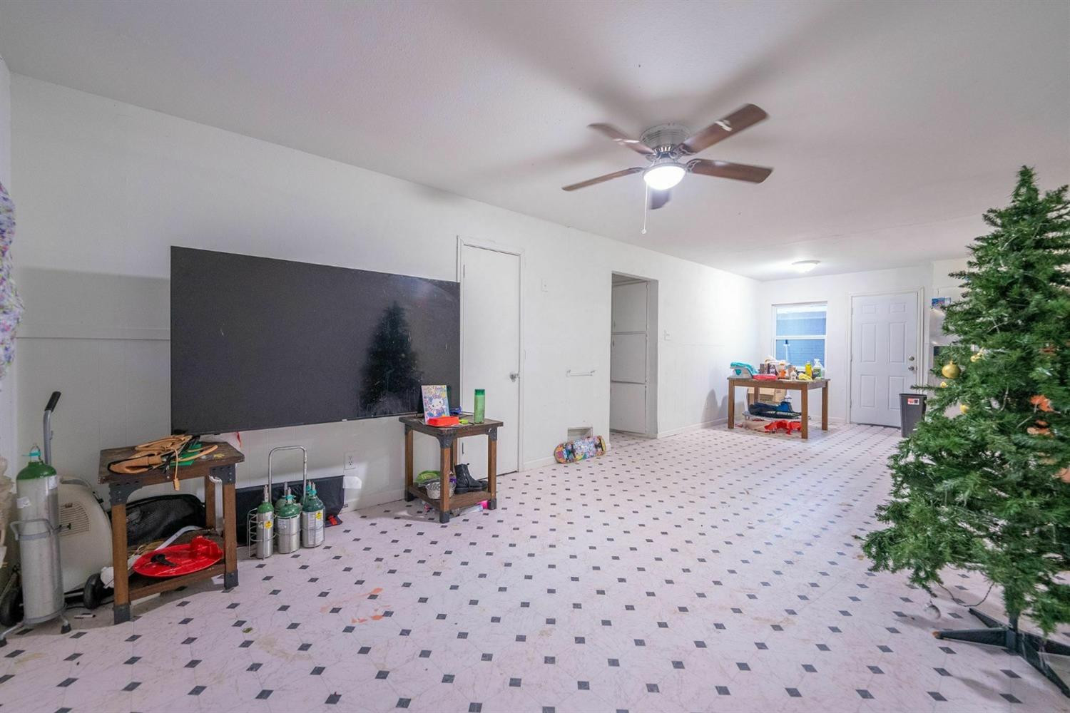 1726 E Dartmouth Street Property Photo 9