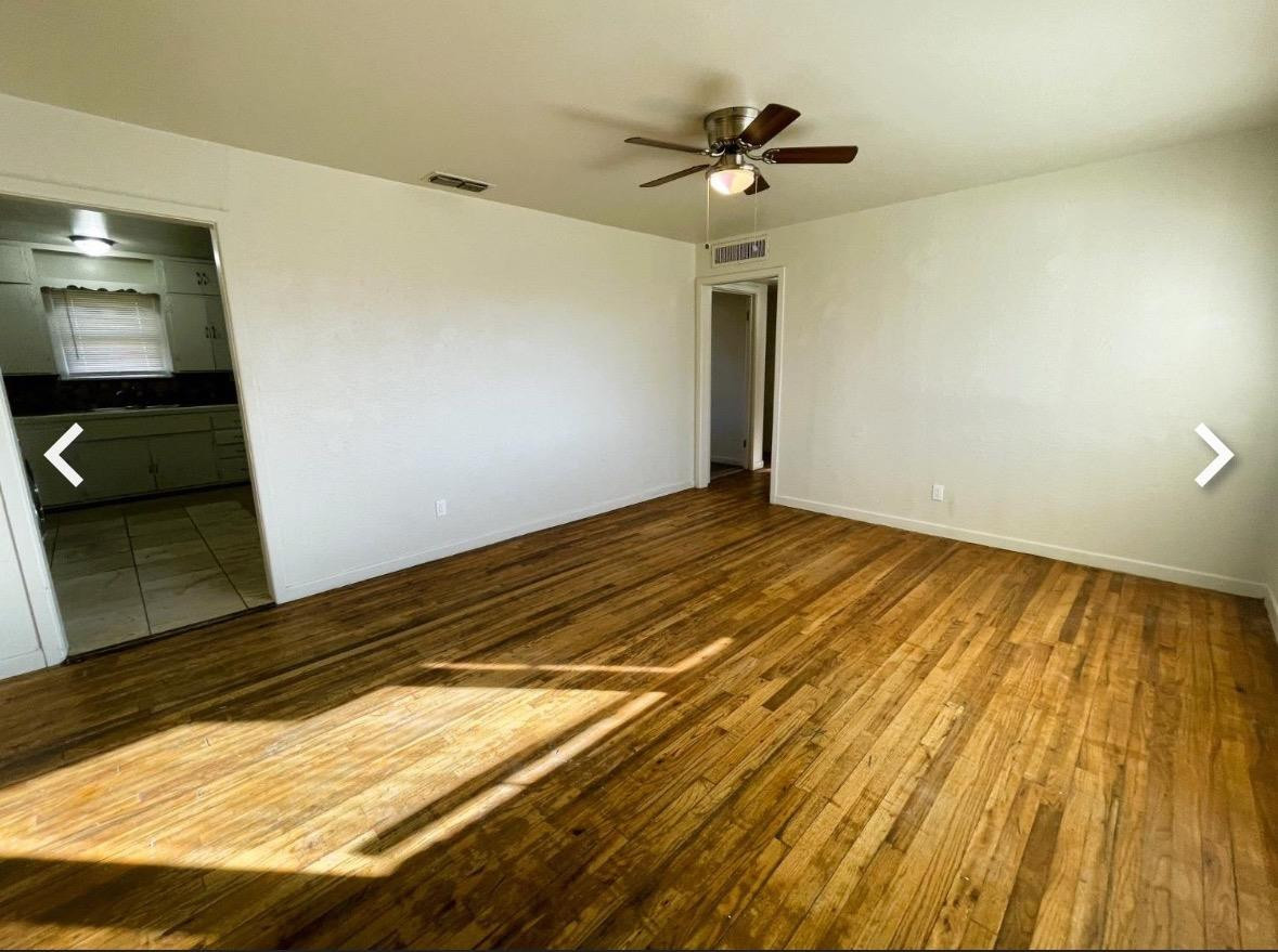 2216 39th Street Property Photo 2