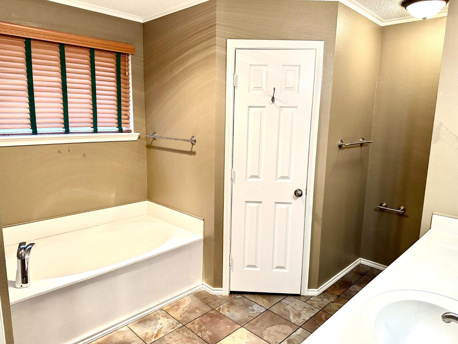 140 Frankford Court Property Photo 10