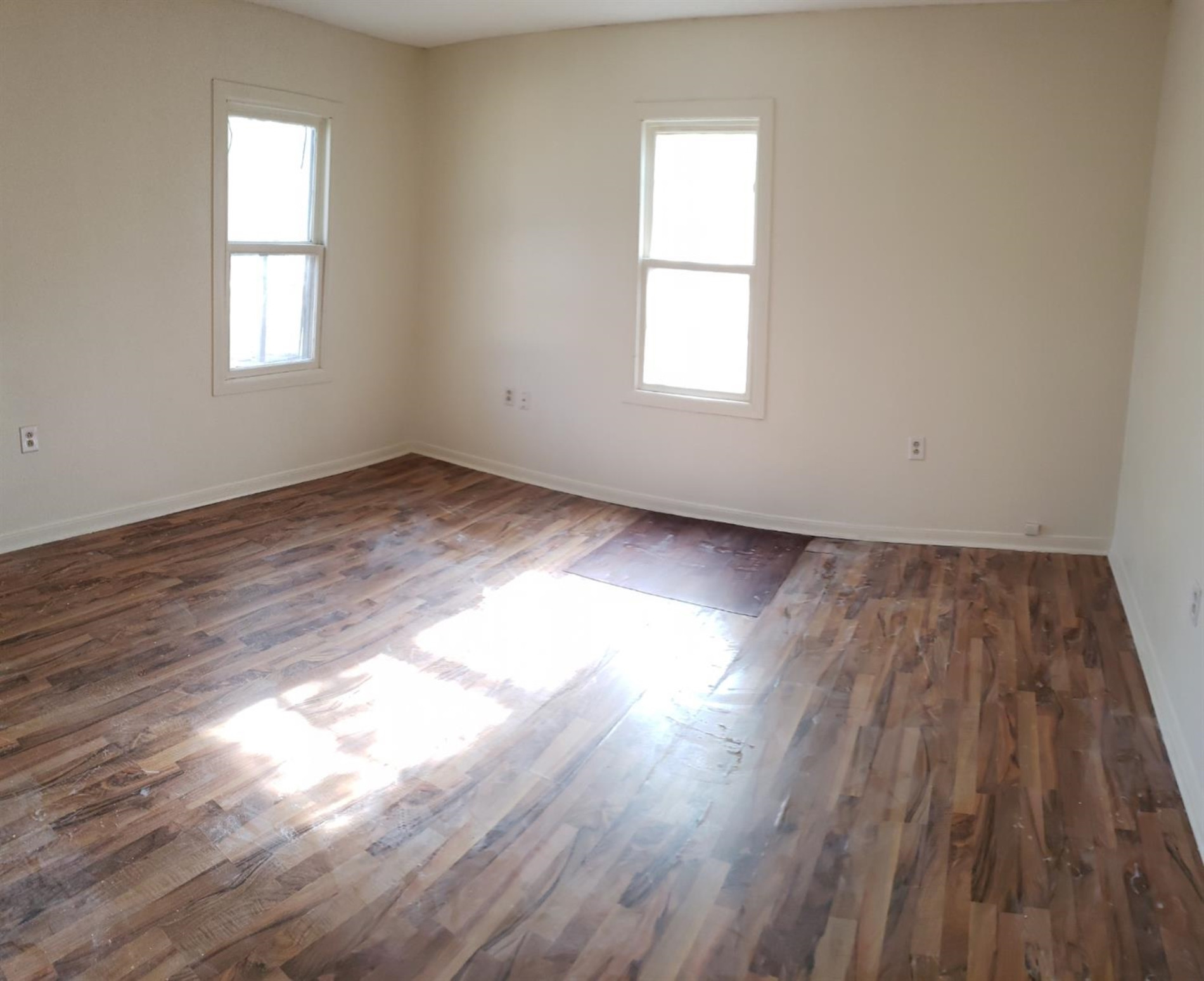 2403 22nd Place Property Photo 5