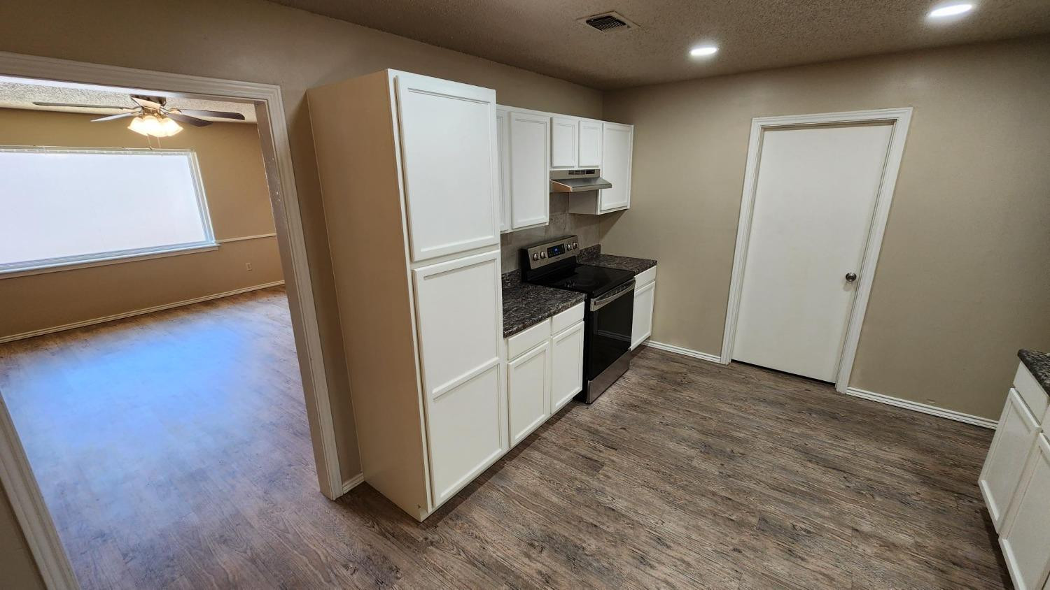 4520 65th, B Property Photo 6