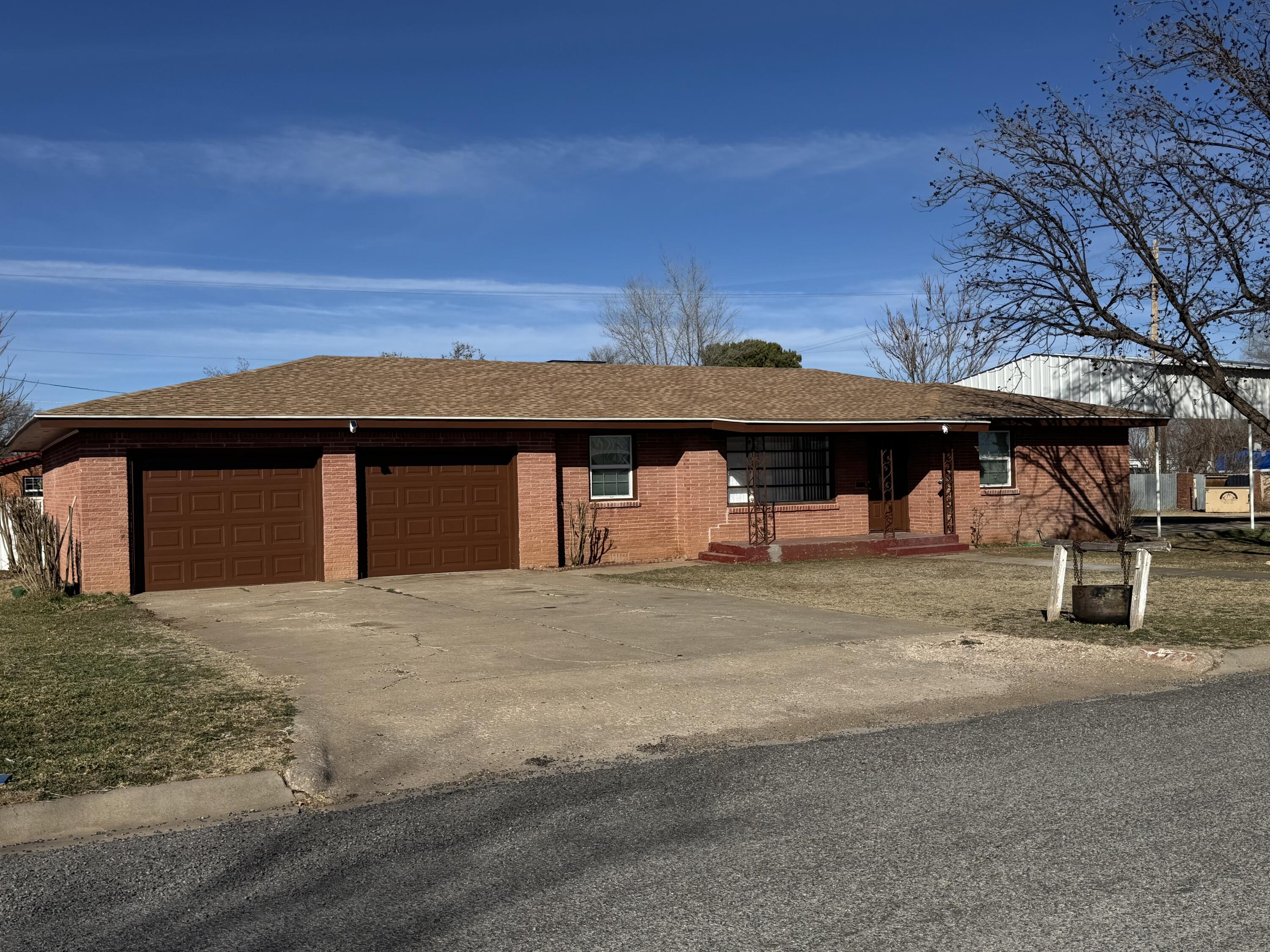 727 E 12th Street Property Photo