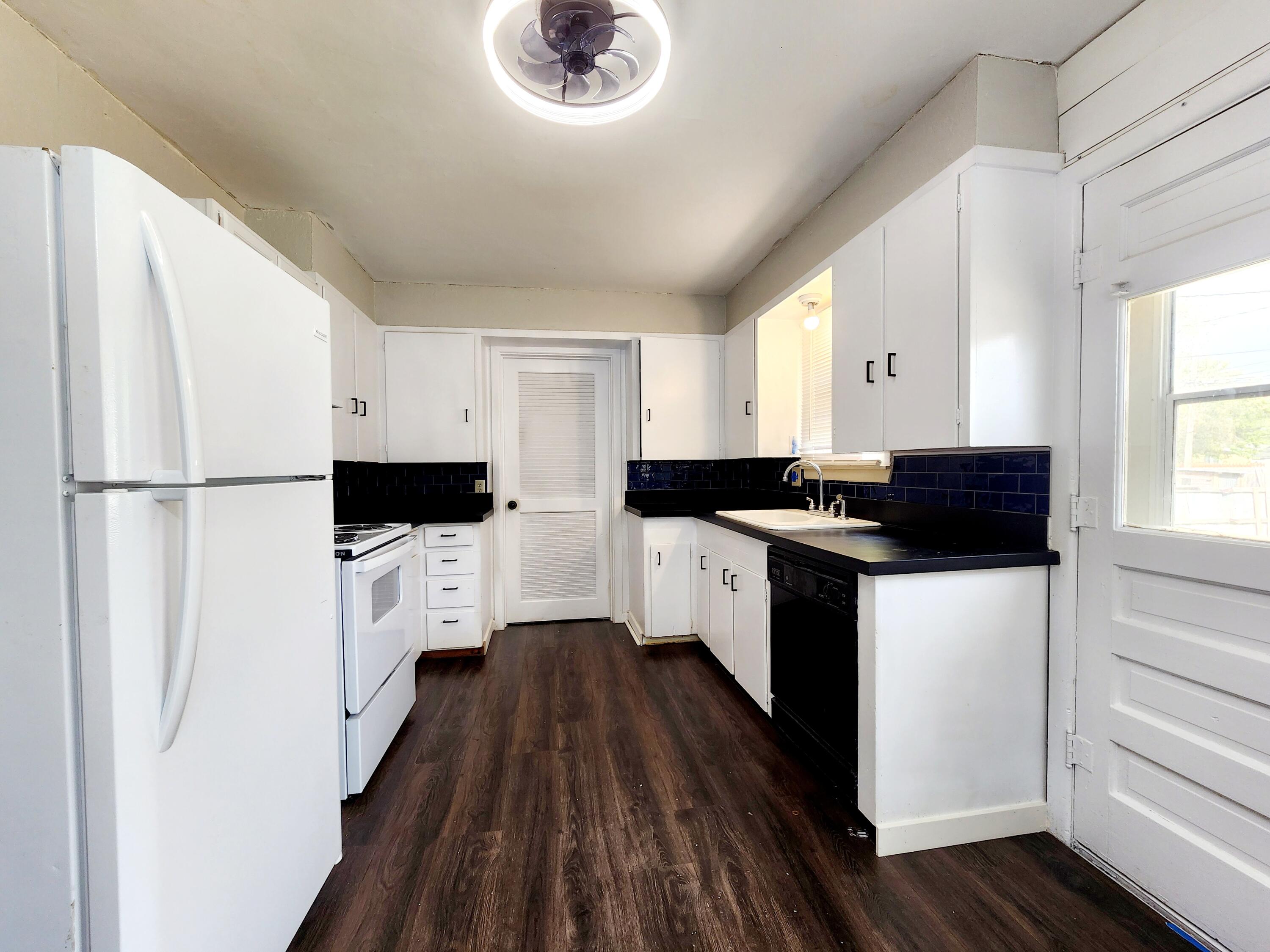 1505 Ave G Property Photo 1
