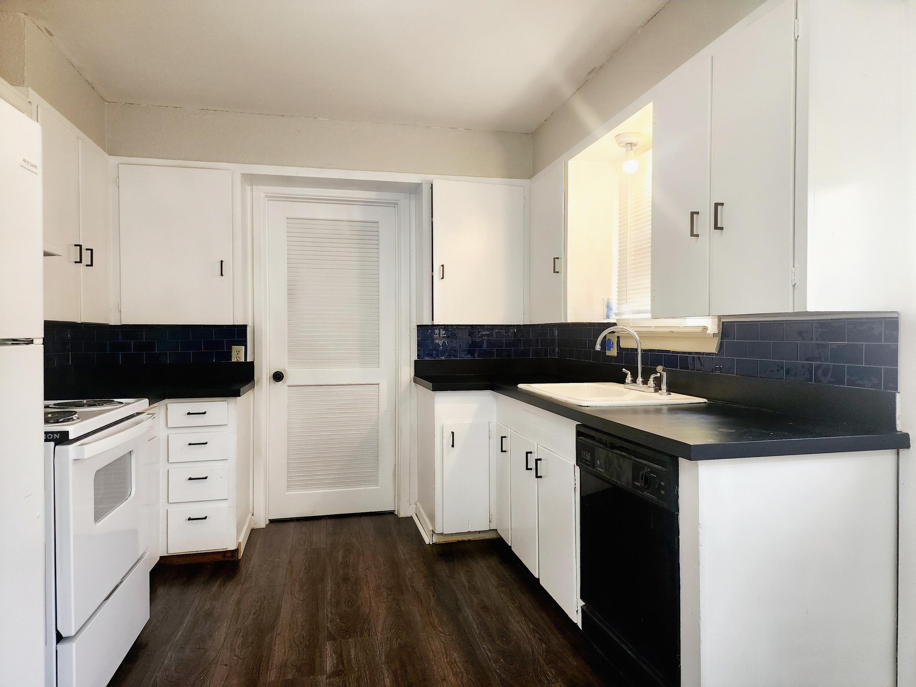 1505 Ave G Property Photo 5