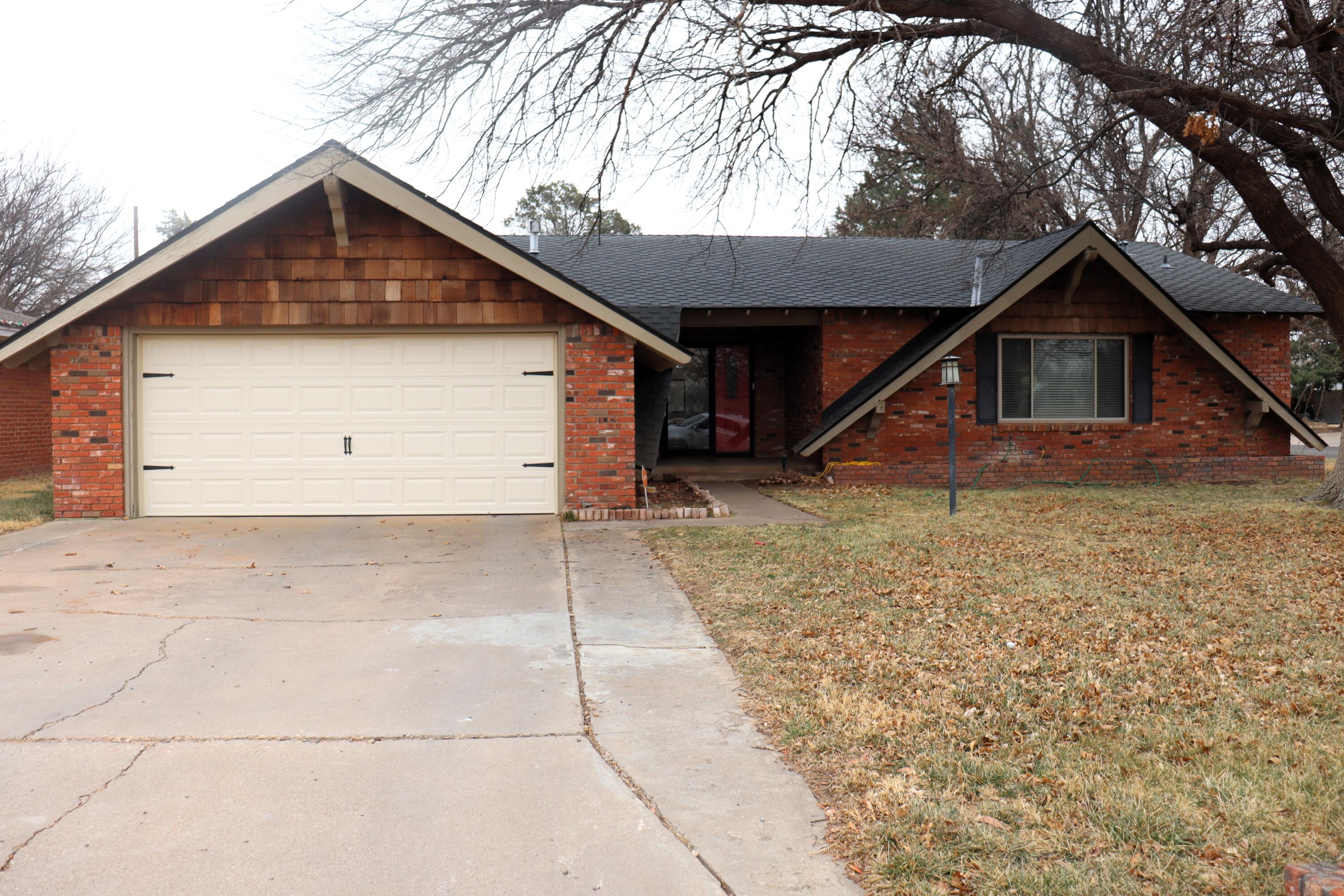 800 Crescent Drive Property Photo 1