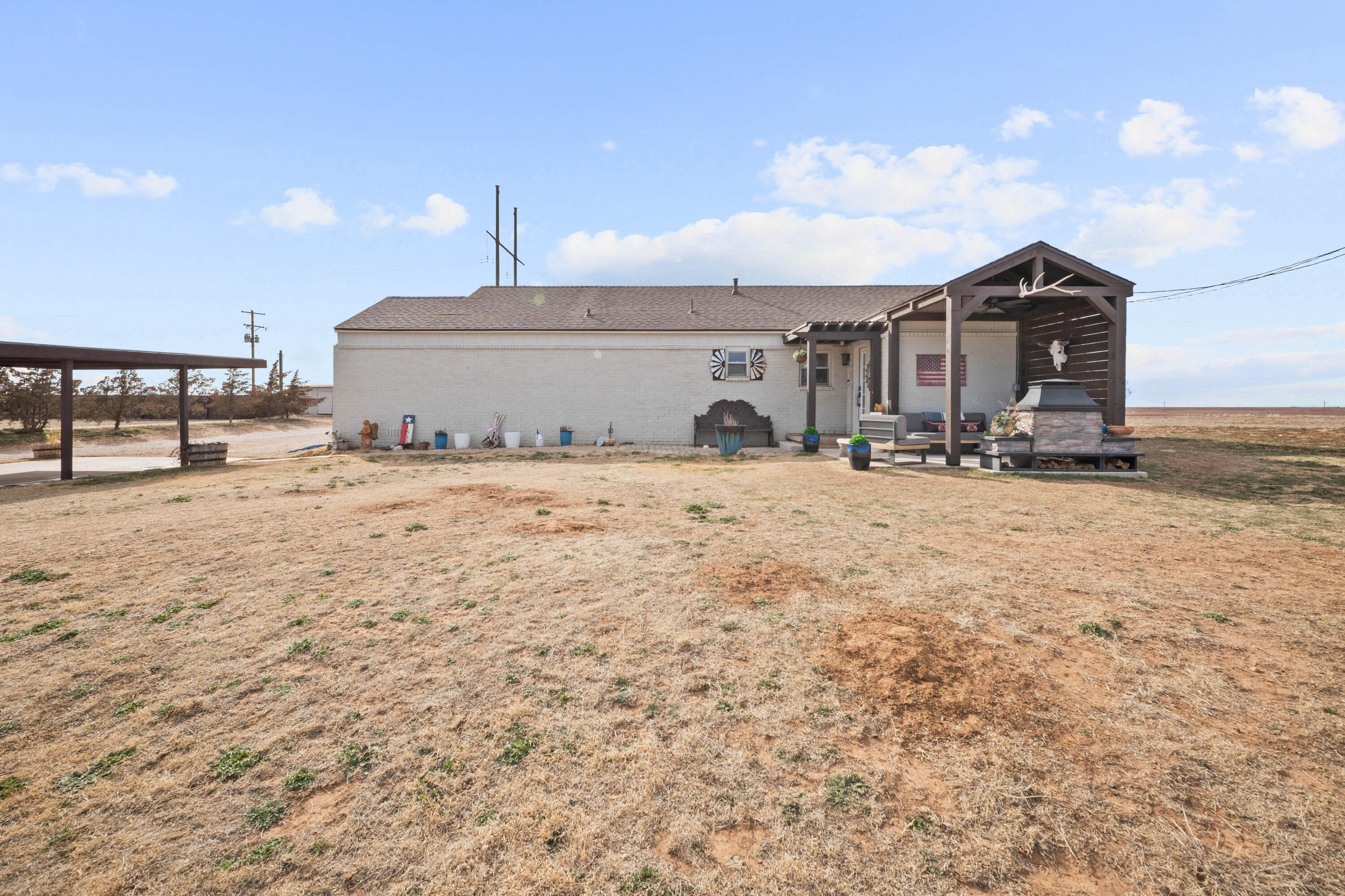 3725 Hawk Road Property Photo