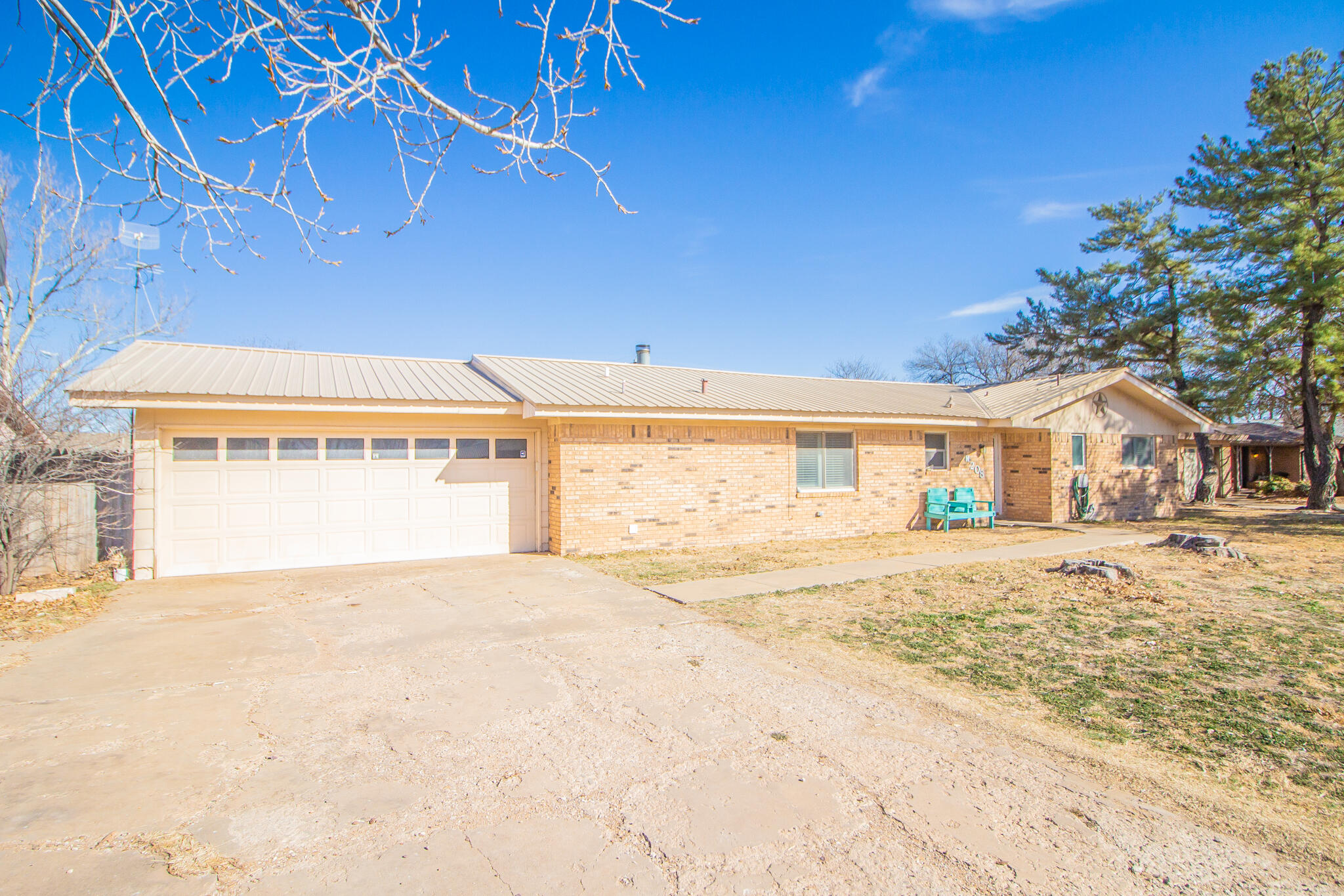 208 N Van Buren Avenue Property Photo 1