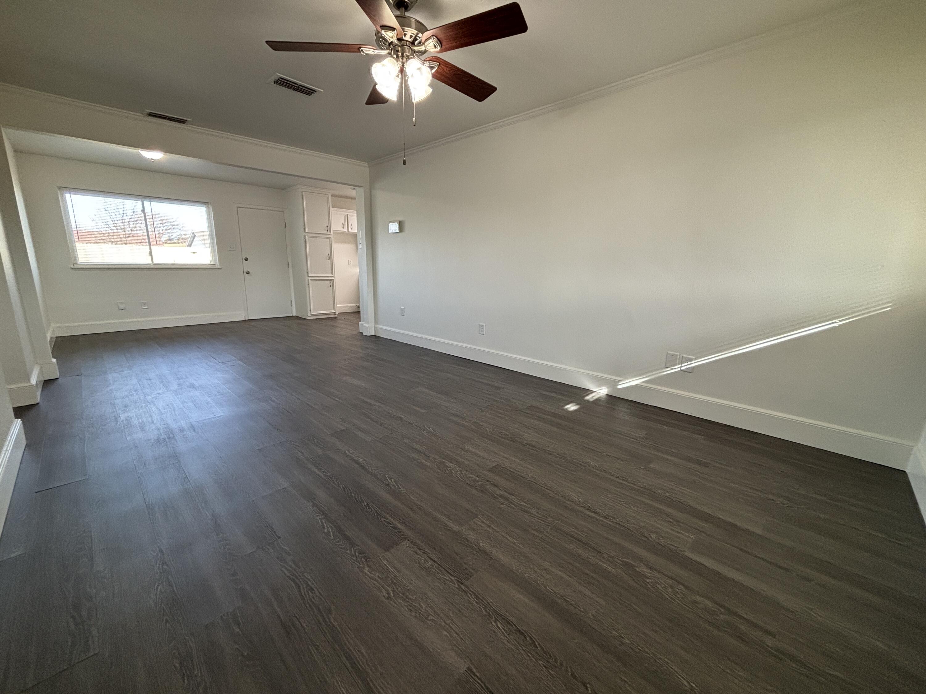 7406 Globe Avenue Property Photo 3