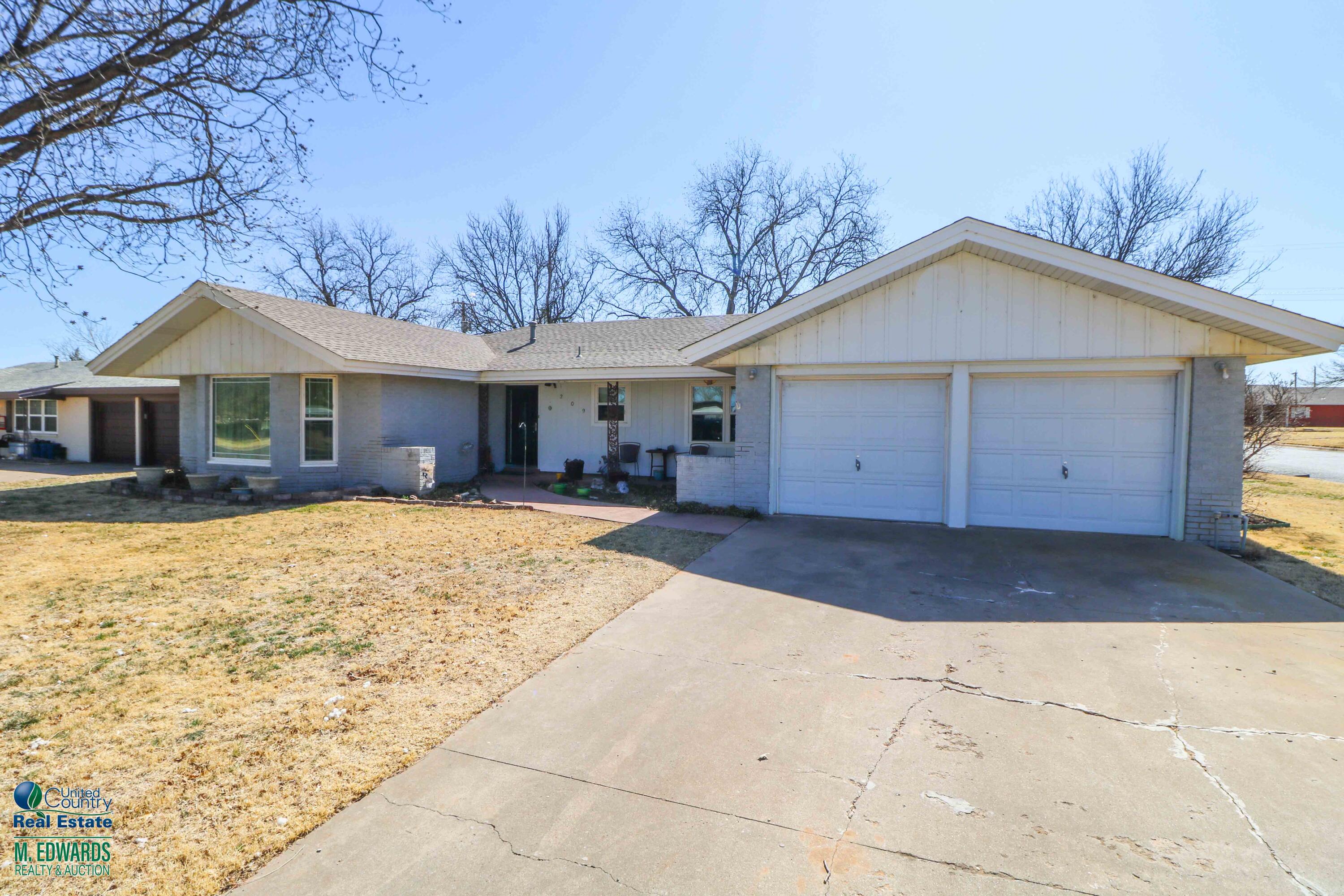 209 Fm303 Property Photo 1