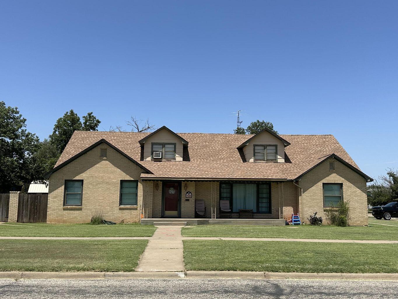 1500 W 9th Street Property Photo 1