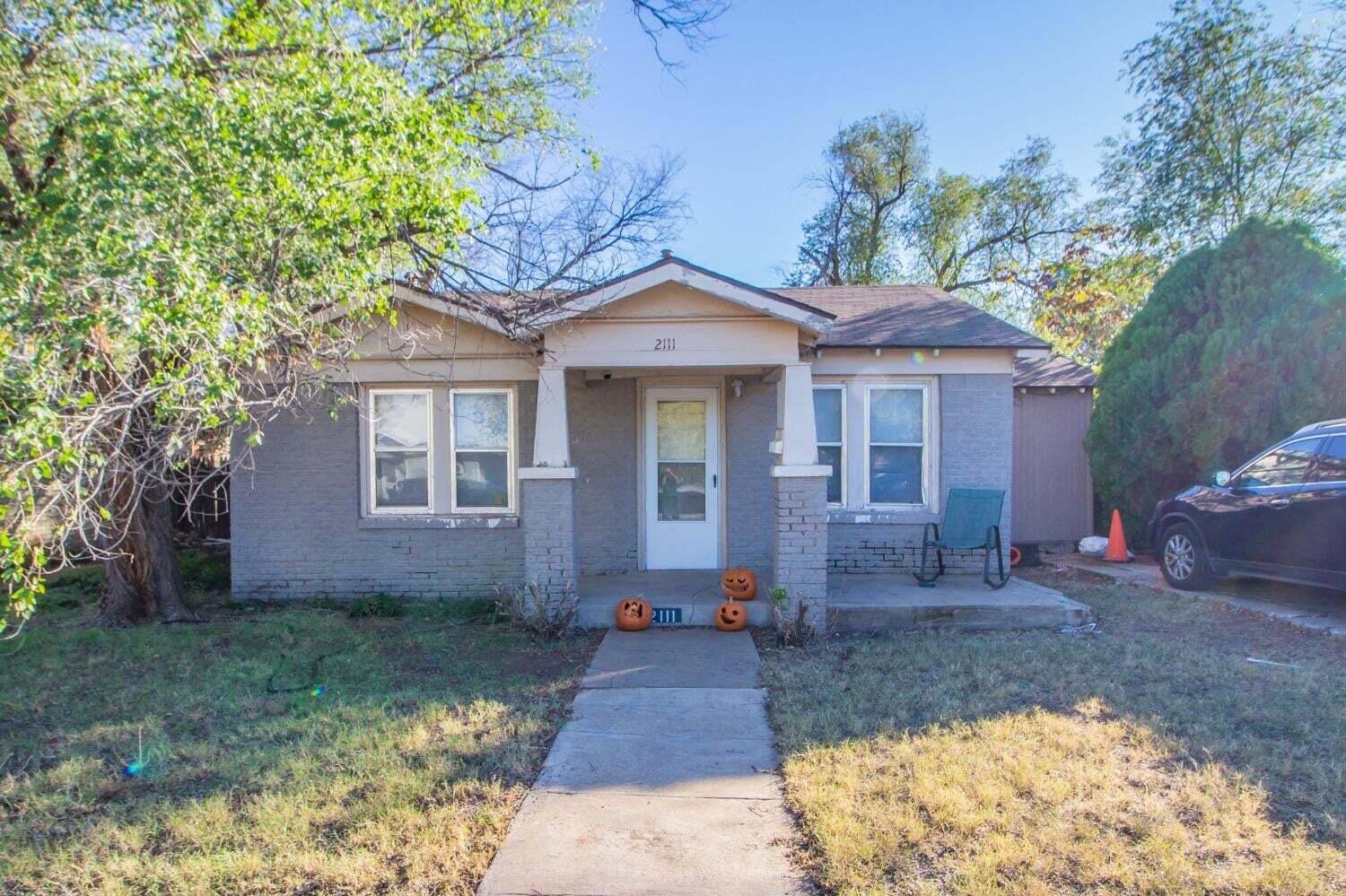 2111 25th Street Property Photo 2