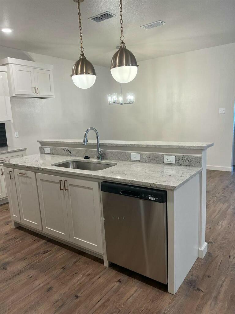1105 N 7th Street Property Photo 2