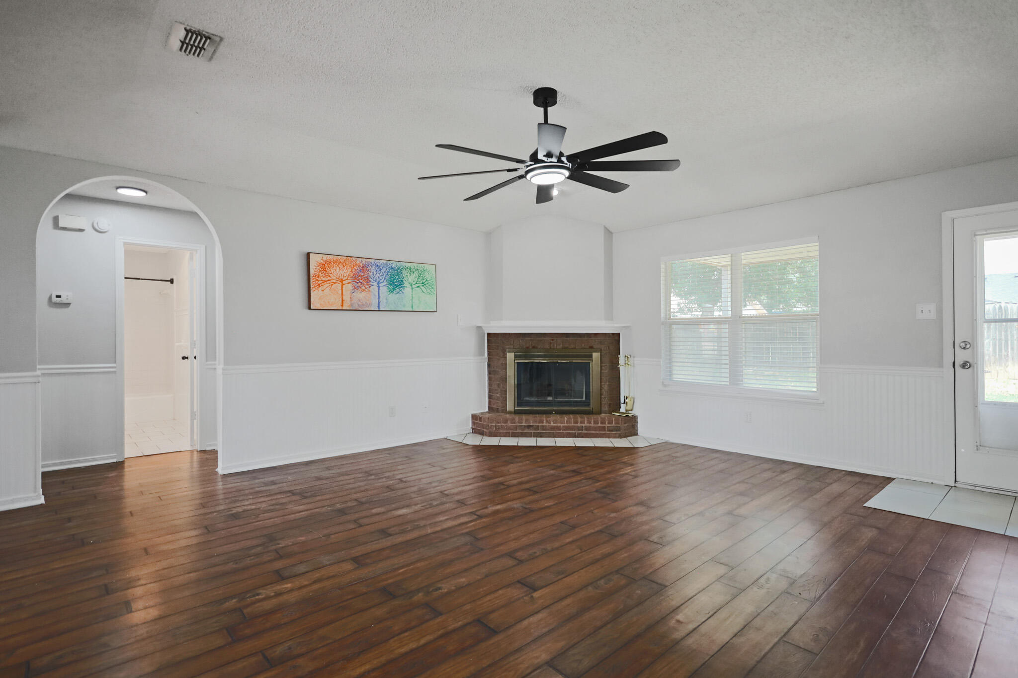 409 Juneau Avenue Property Photo 5