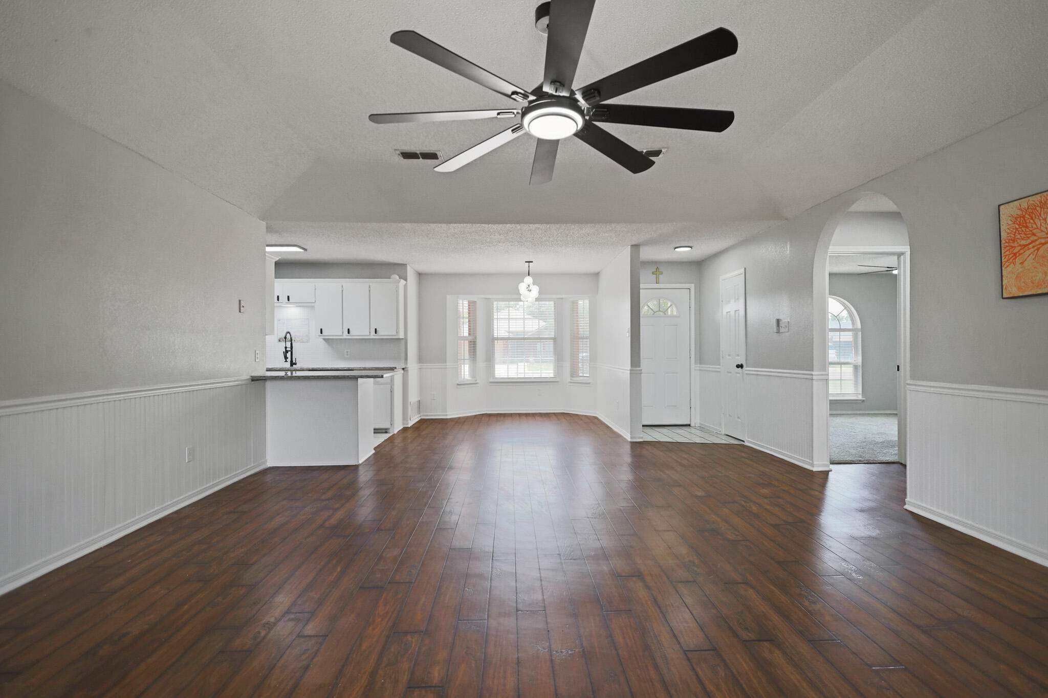 409 Juneau Avenue Property Photo 8