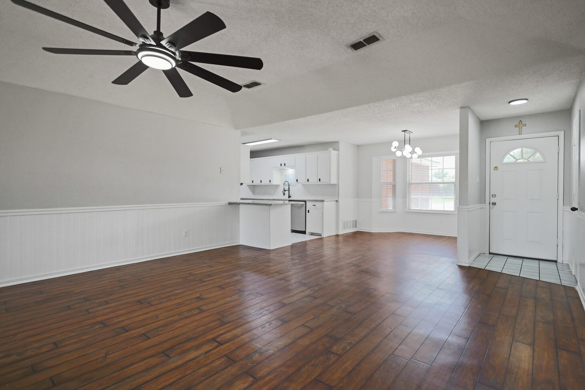 409 Juneau Avenue Property Photo 9