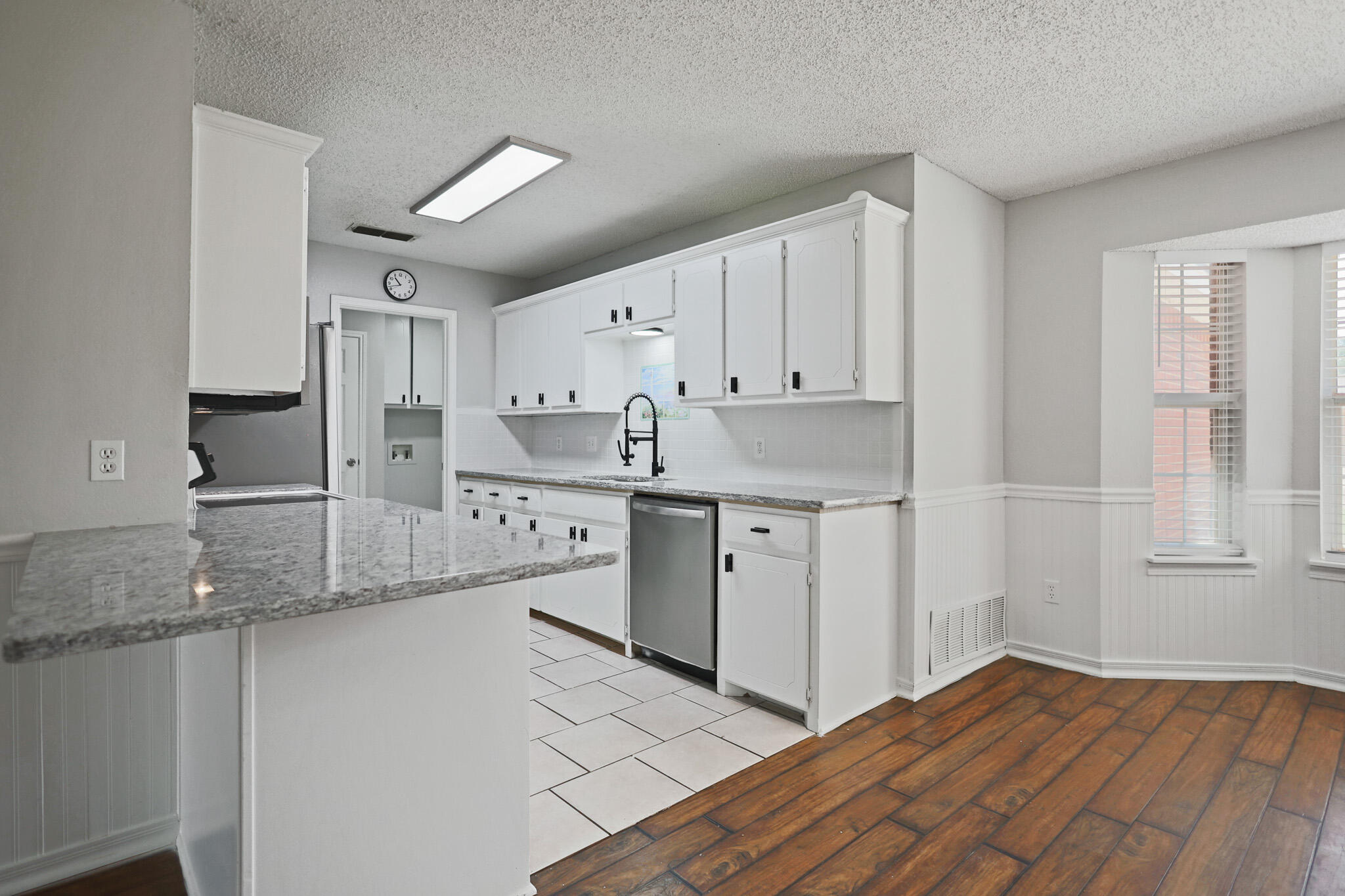 409 Juneau Avenue Property Photo 11