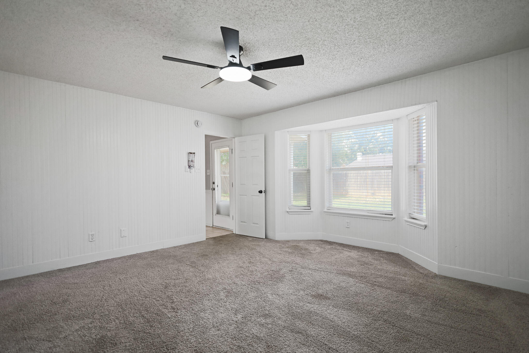 409 Juneau Avenue Property Photo 16