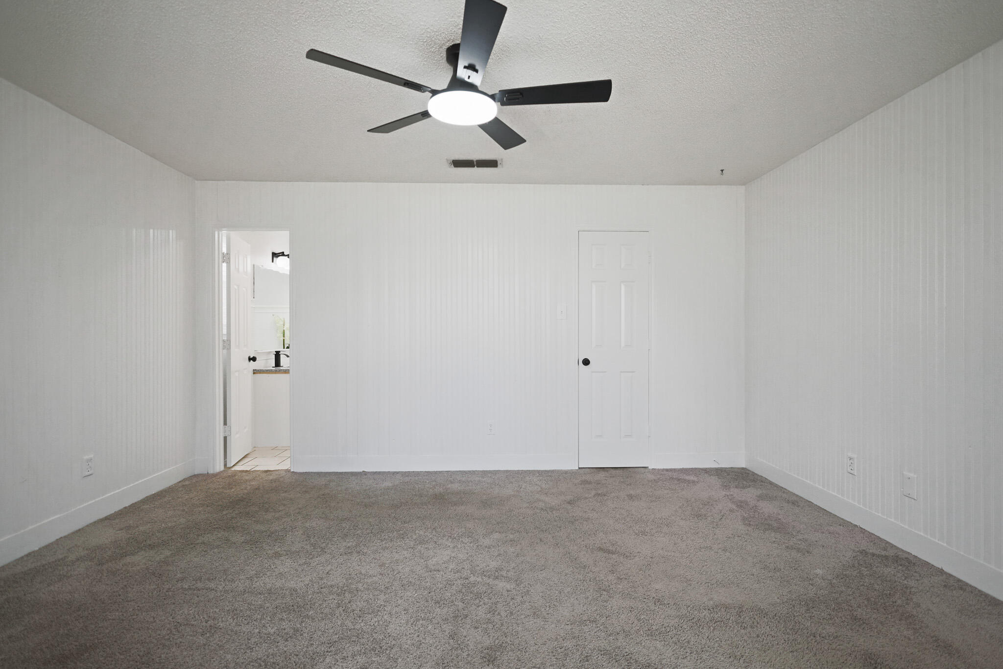 409 Juneau Avenue Property Photo 17