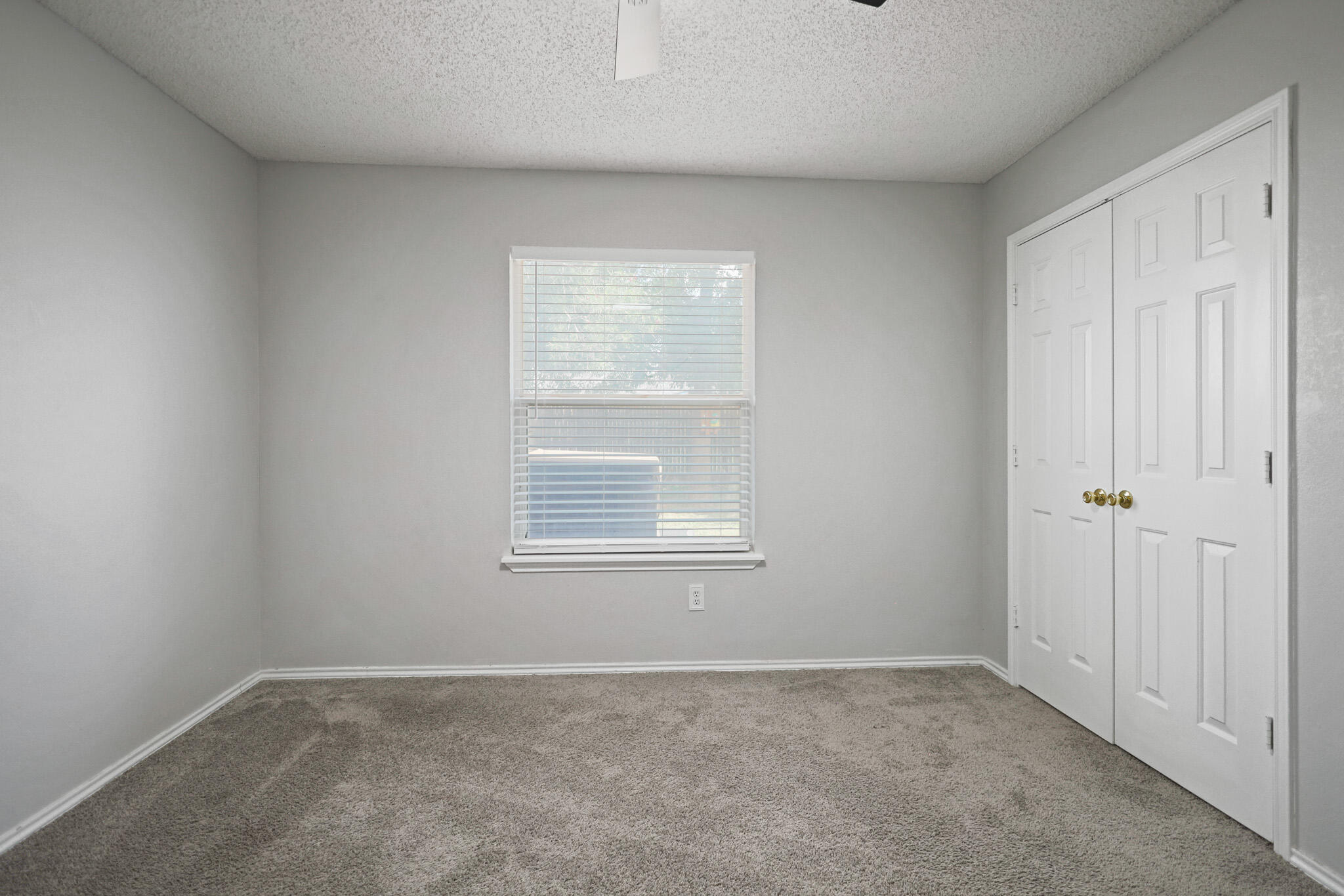 409 Juneau Avenue Property Photo 24