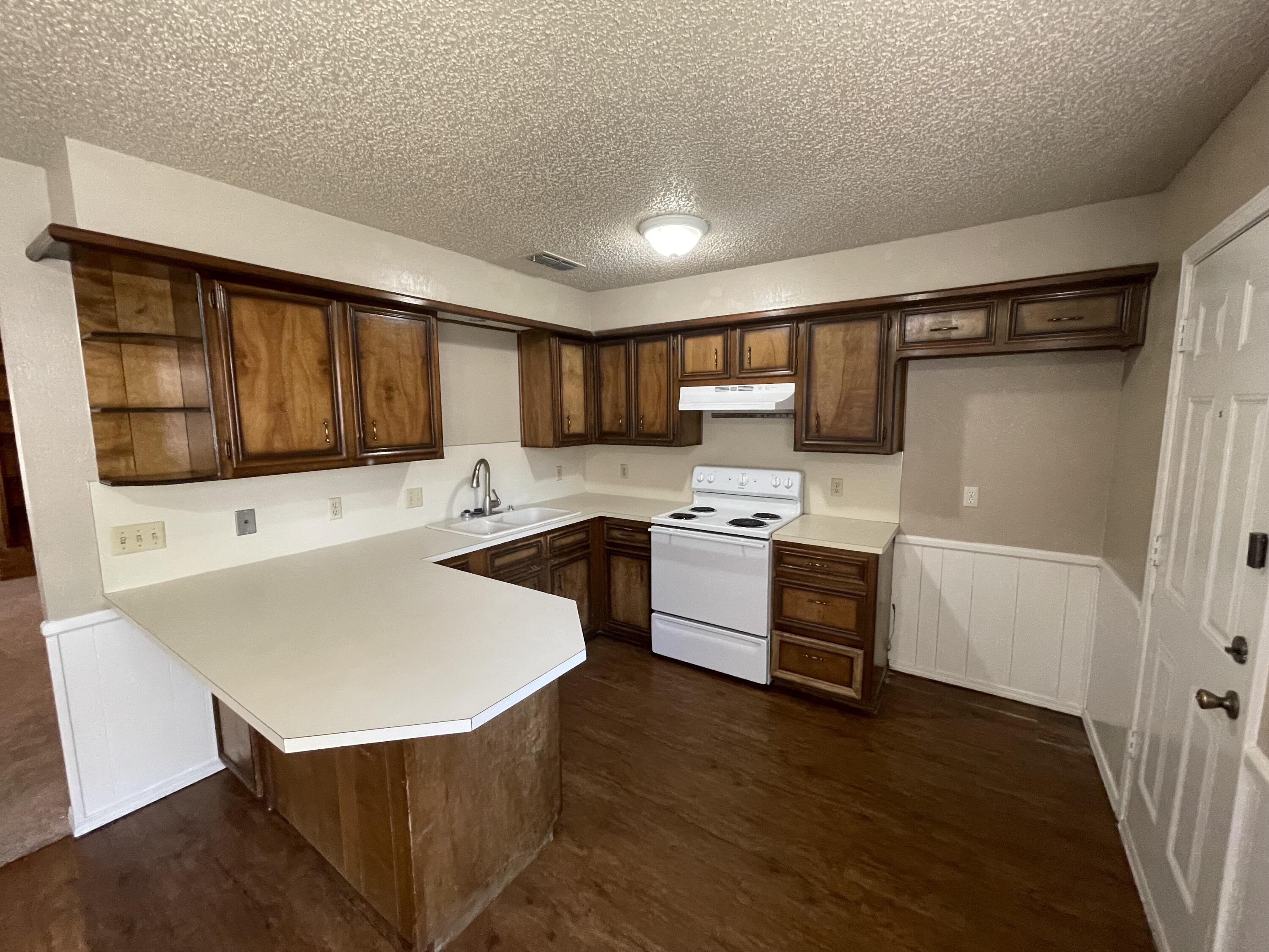 4413 75th Drive, B Property Photo 3