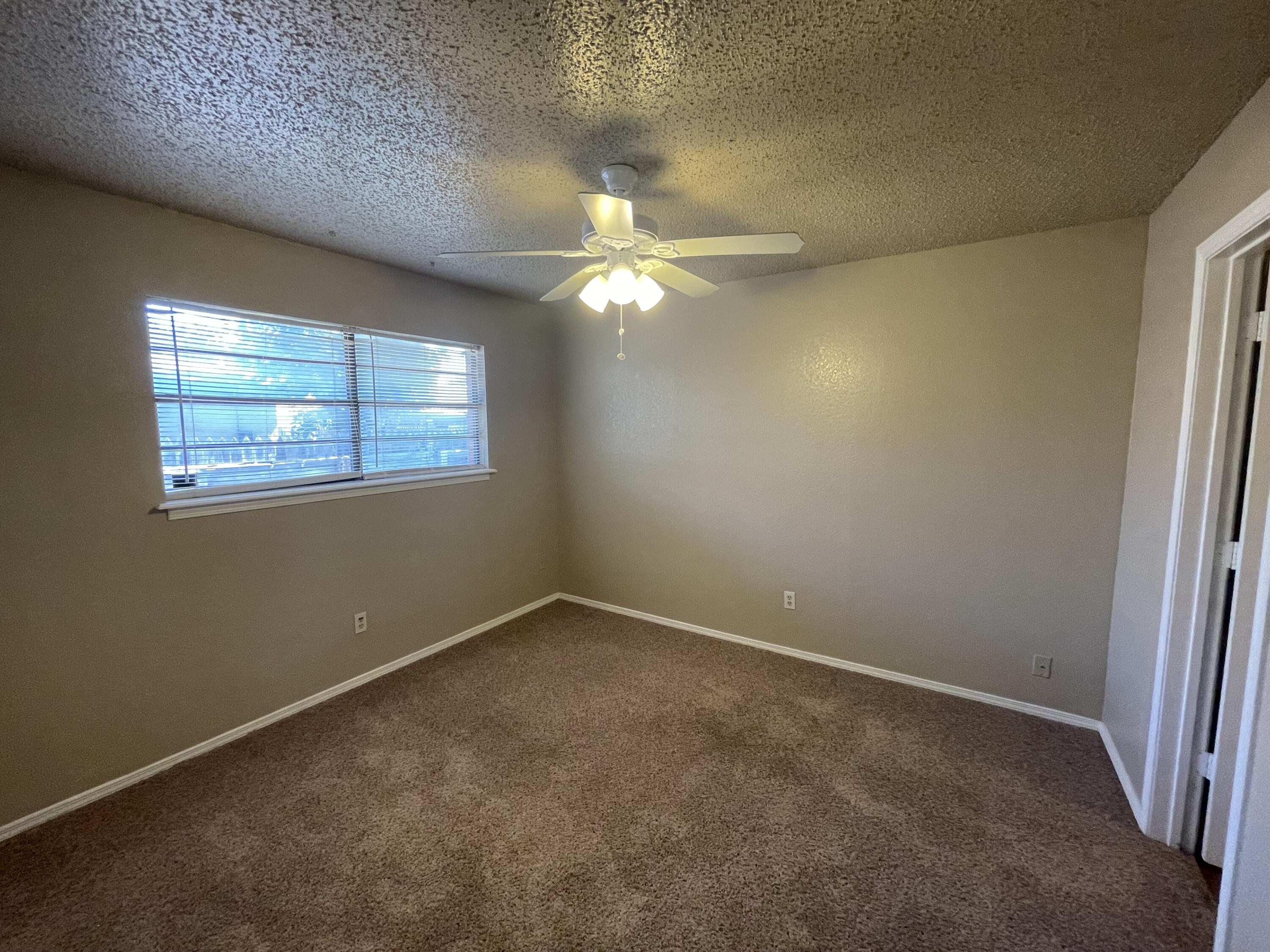 4413 75th Drive, B Property Photo 4