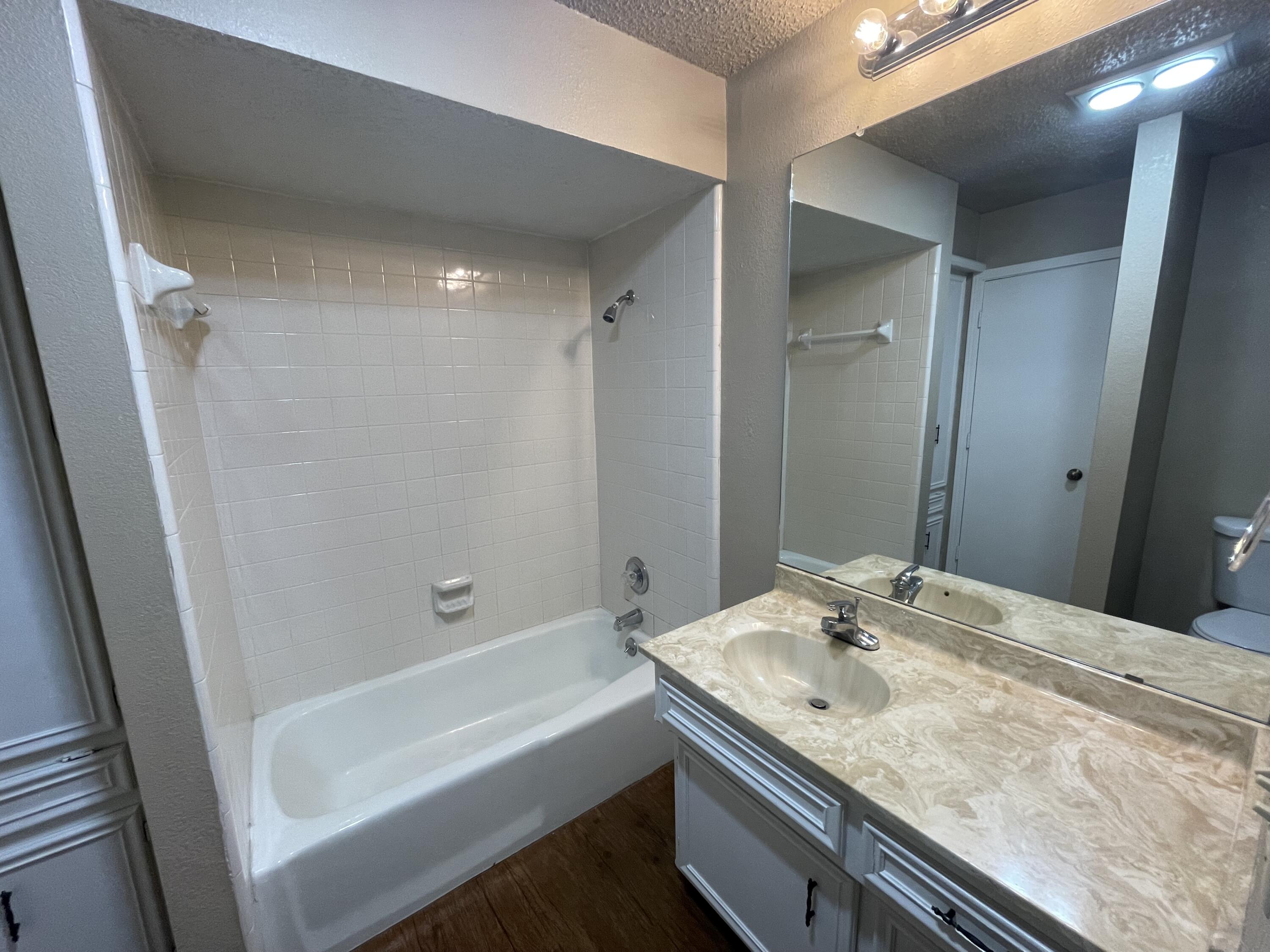 4413 75th Drive, B Property Photo 5