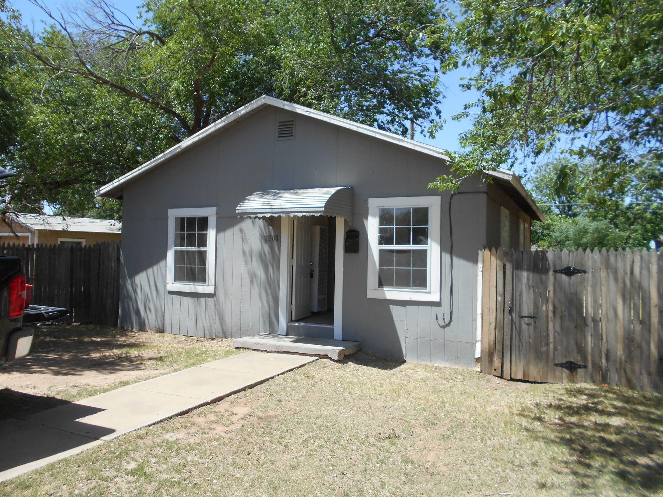 2208 26th Street Property Photo 1