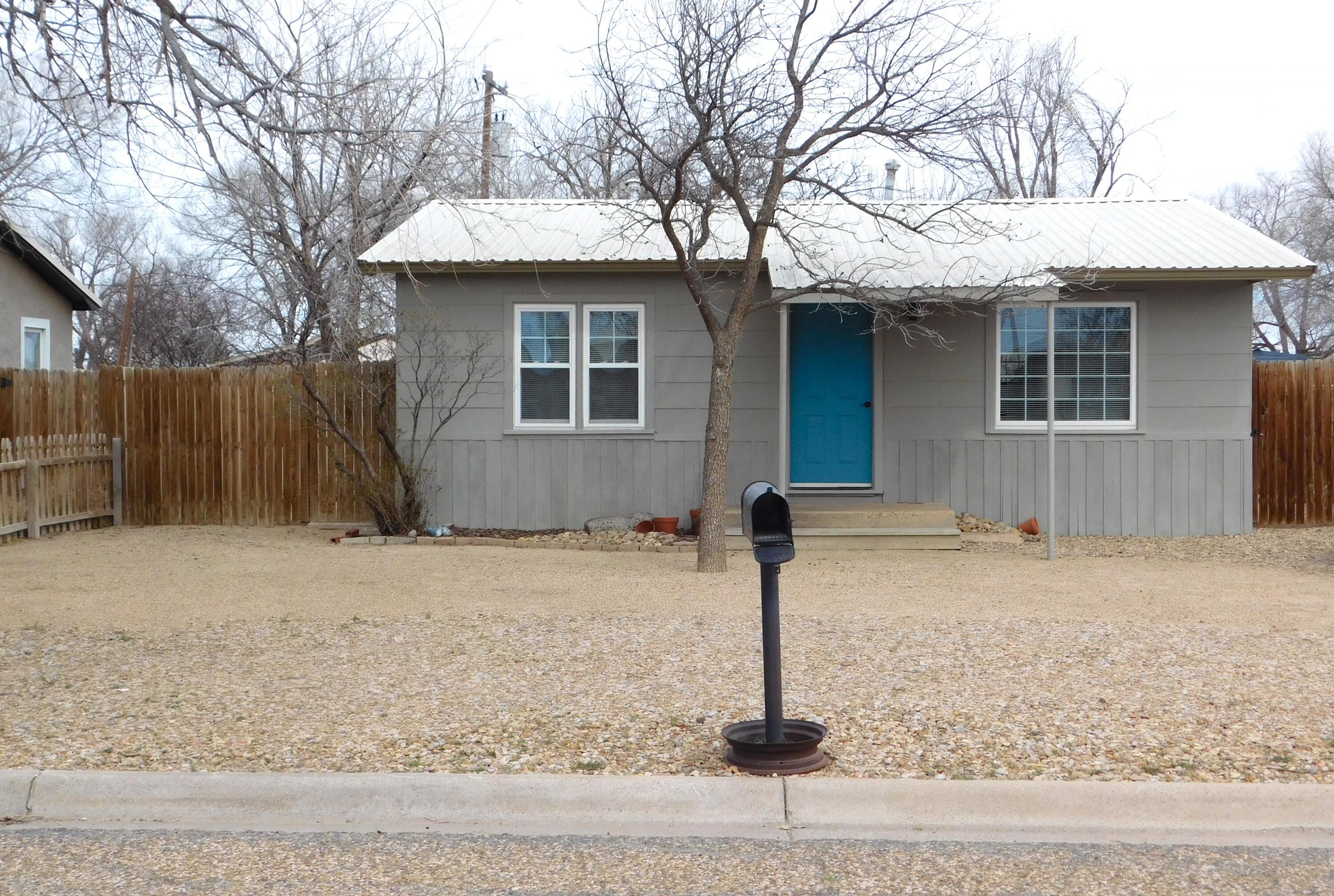 1810 W Ash Avenue Property Photo 1