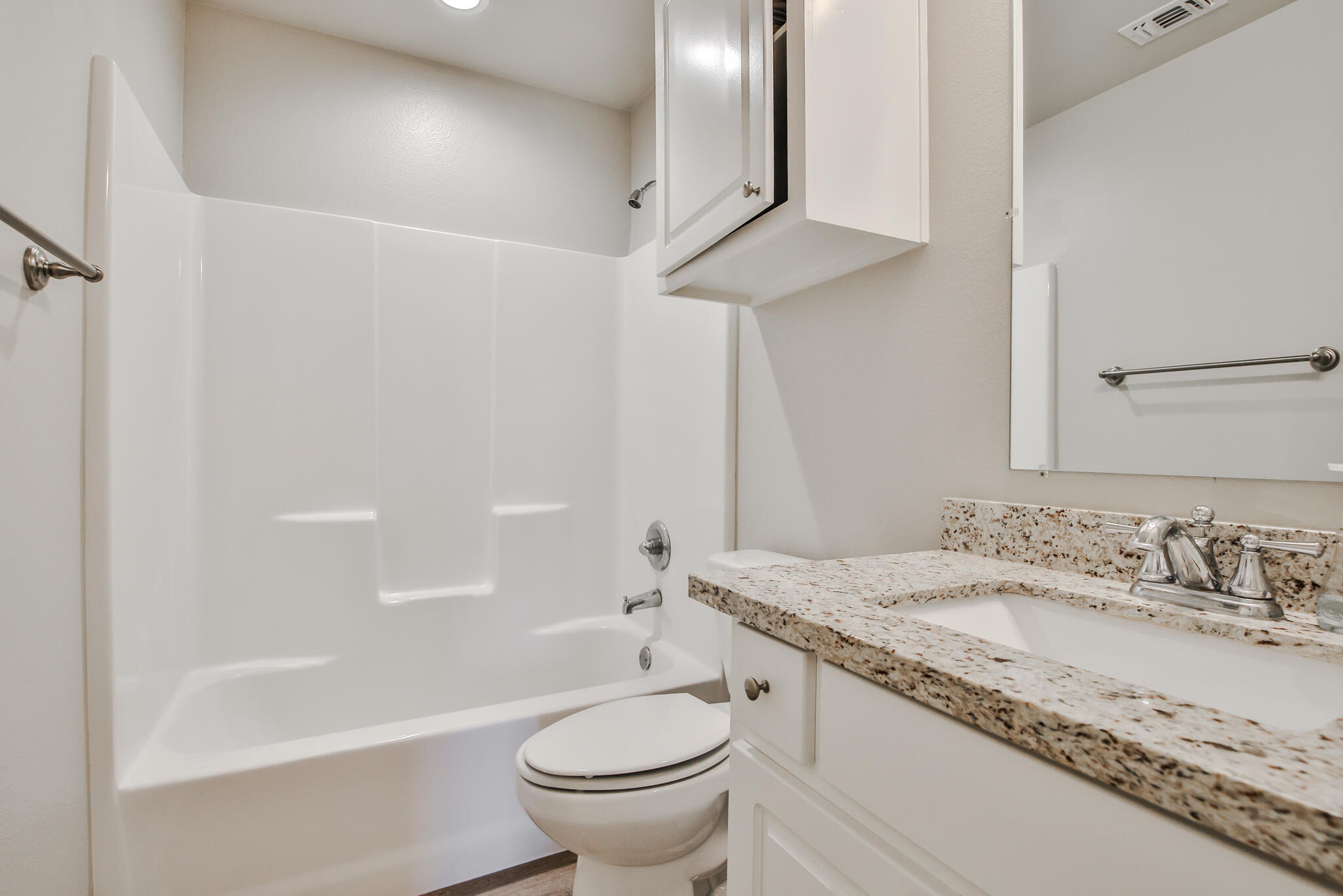 5221 Jarvis Street Property Photo 6