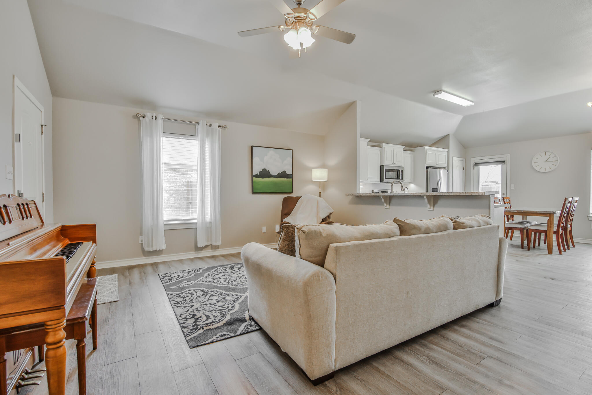 5221 Jarvis Street Property Photo 9