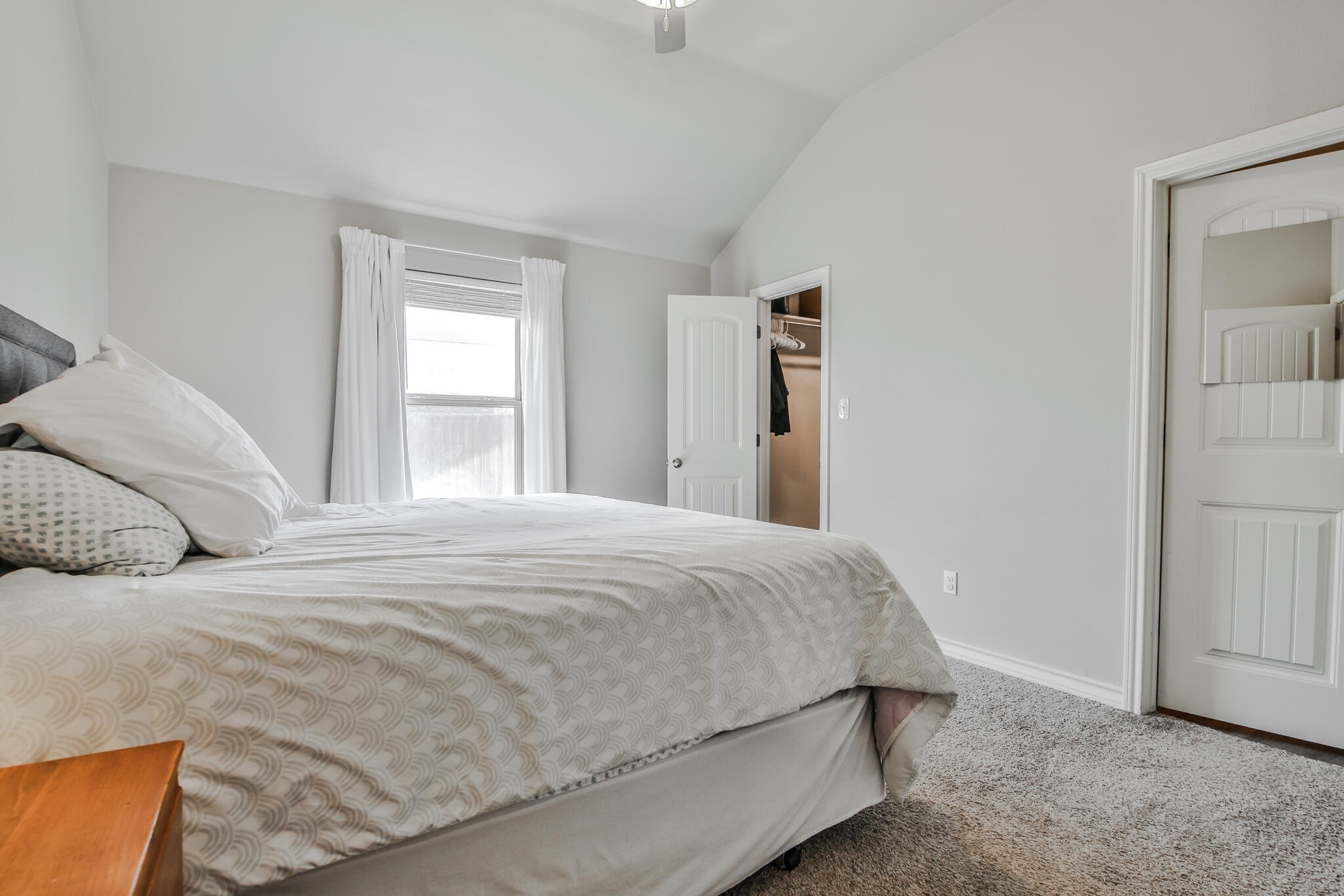 5221 Jarvis Street Property Photo 18