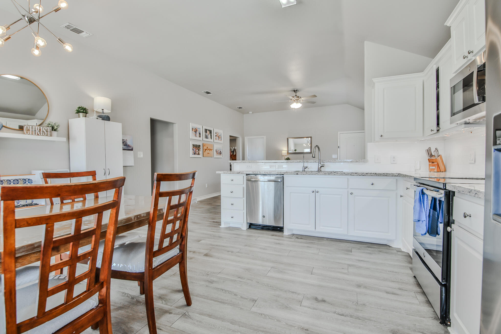 5221 Jarvis Street Property Photo 19