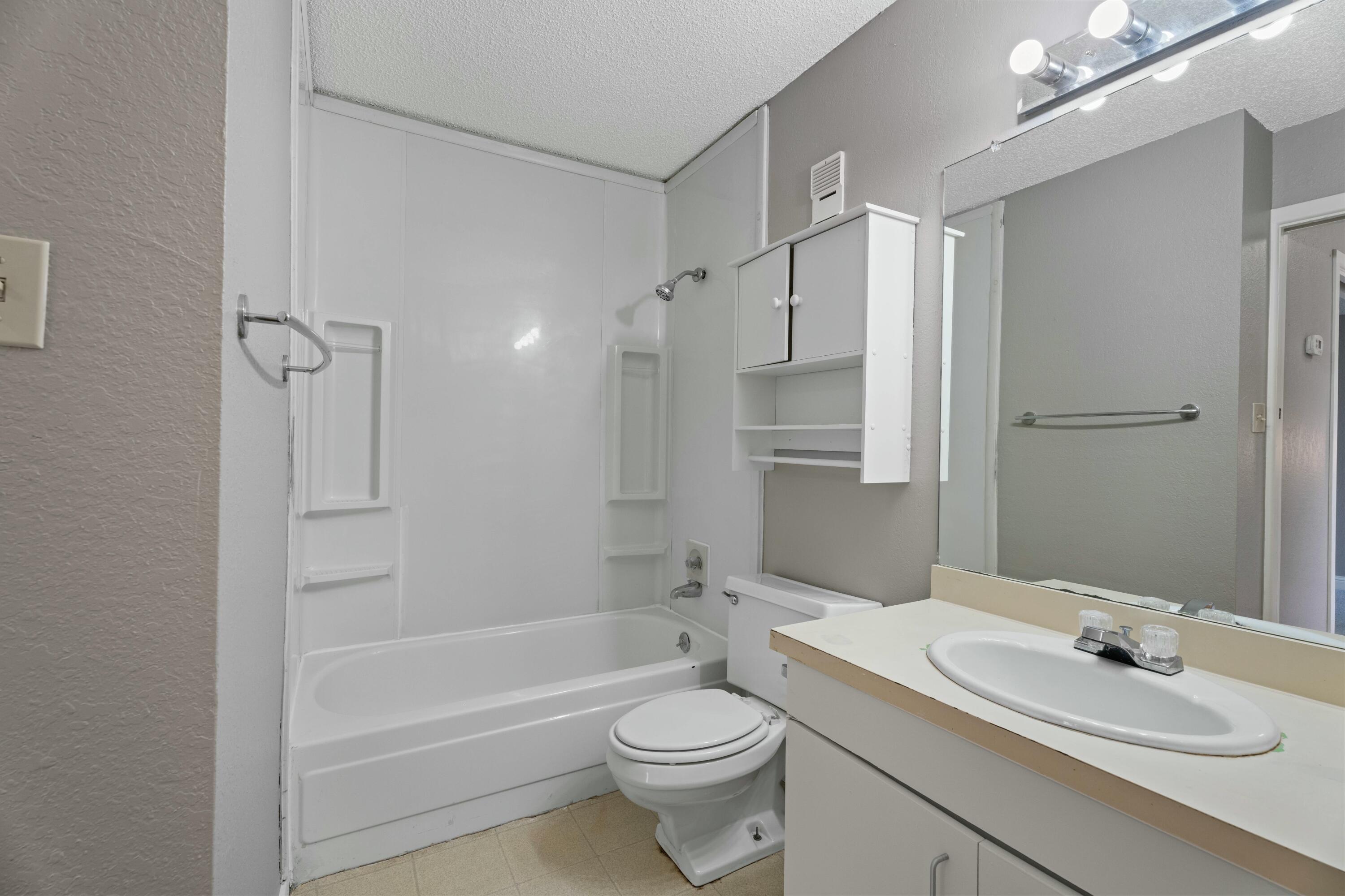 4705 58th Street, B Property Photo 8