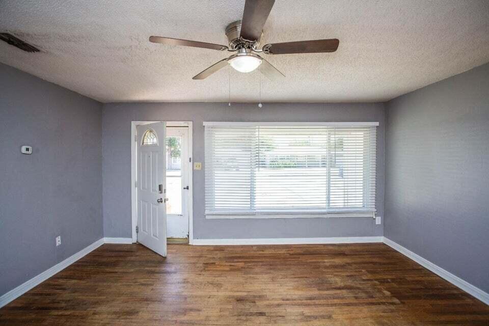 2516 42nd Street Property Photo 2