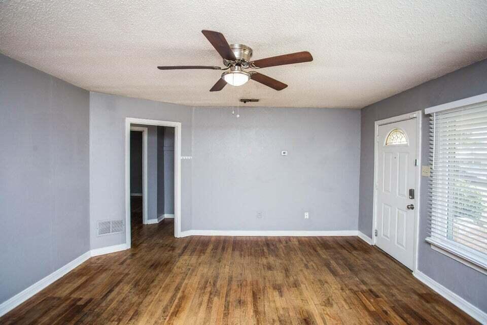 2516 42nd Street Property Photo 3