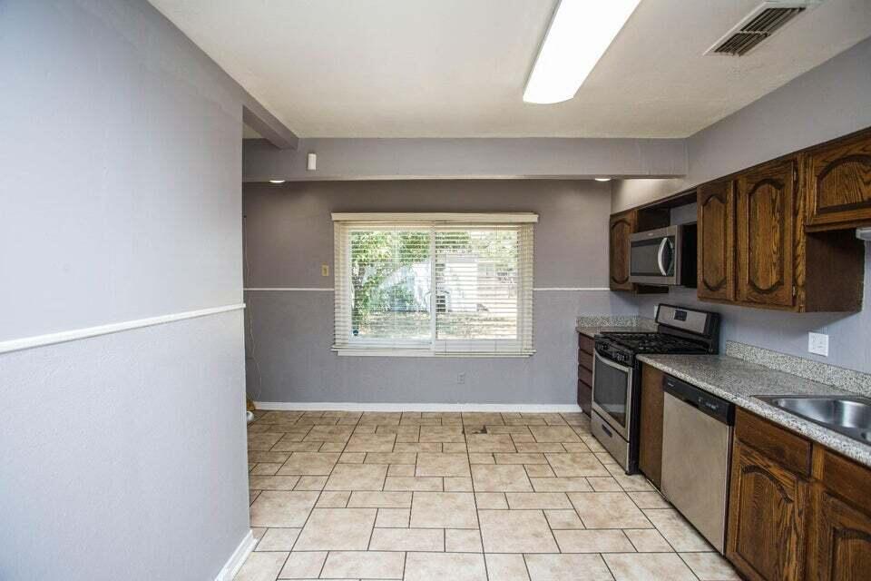 2516 42nd Street Property Photo 5