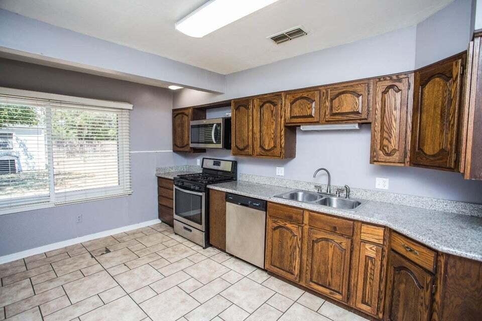 2516 42nd Street Property Photo 6