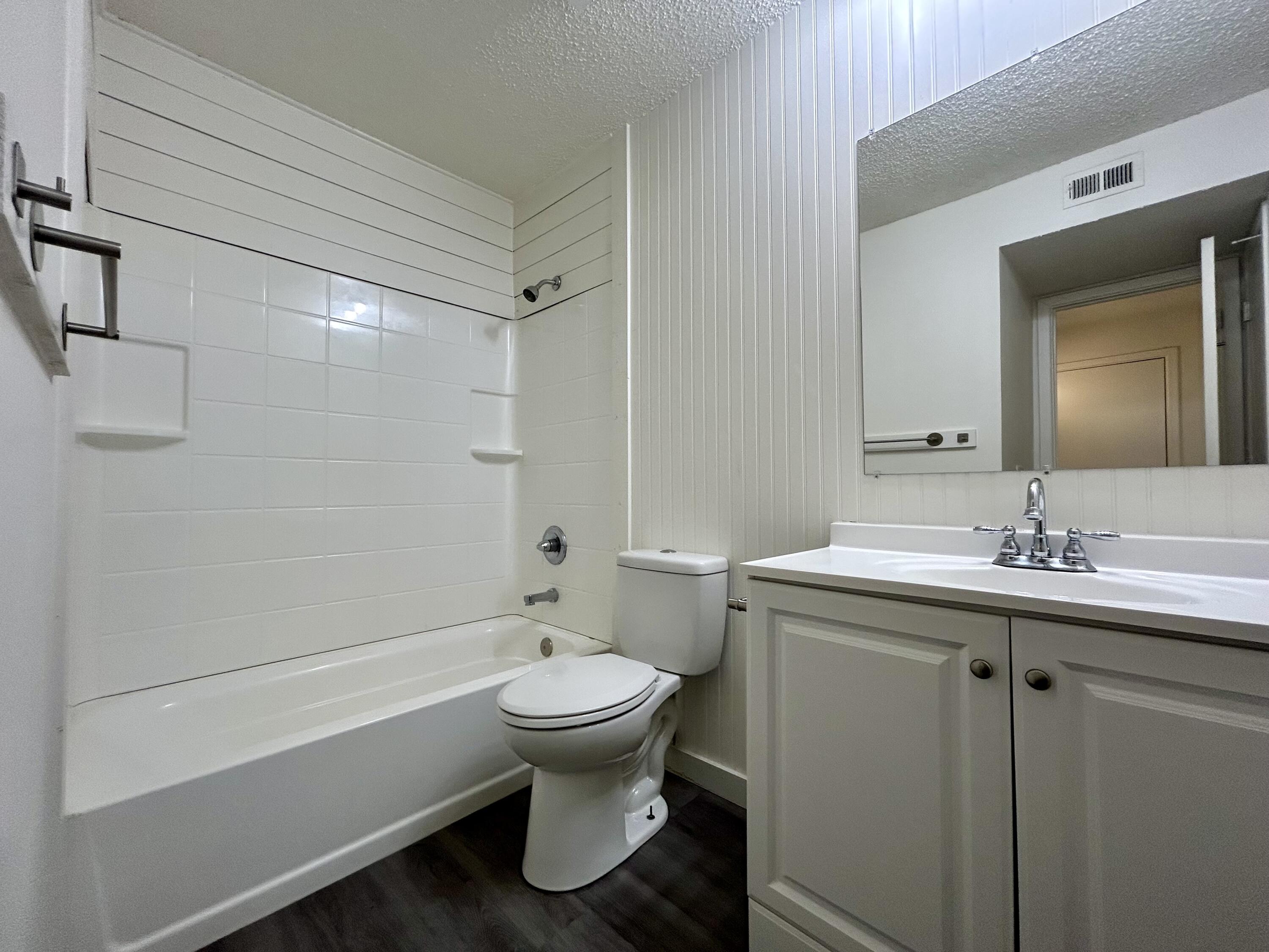 3204 Salisbury Avenue, C Property Photo 6