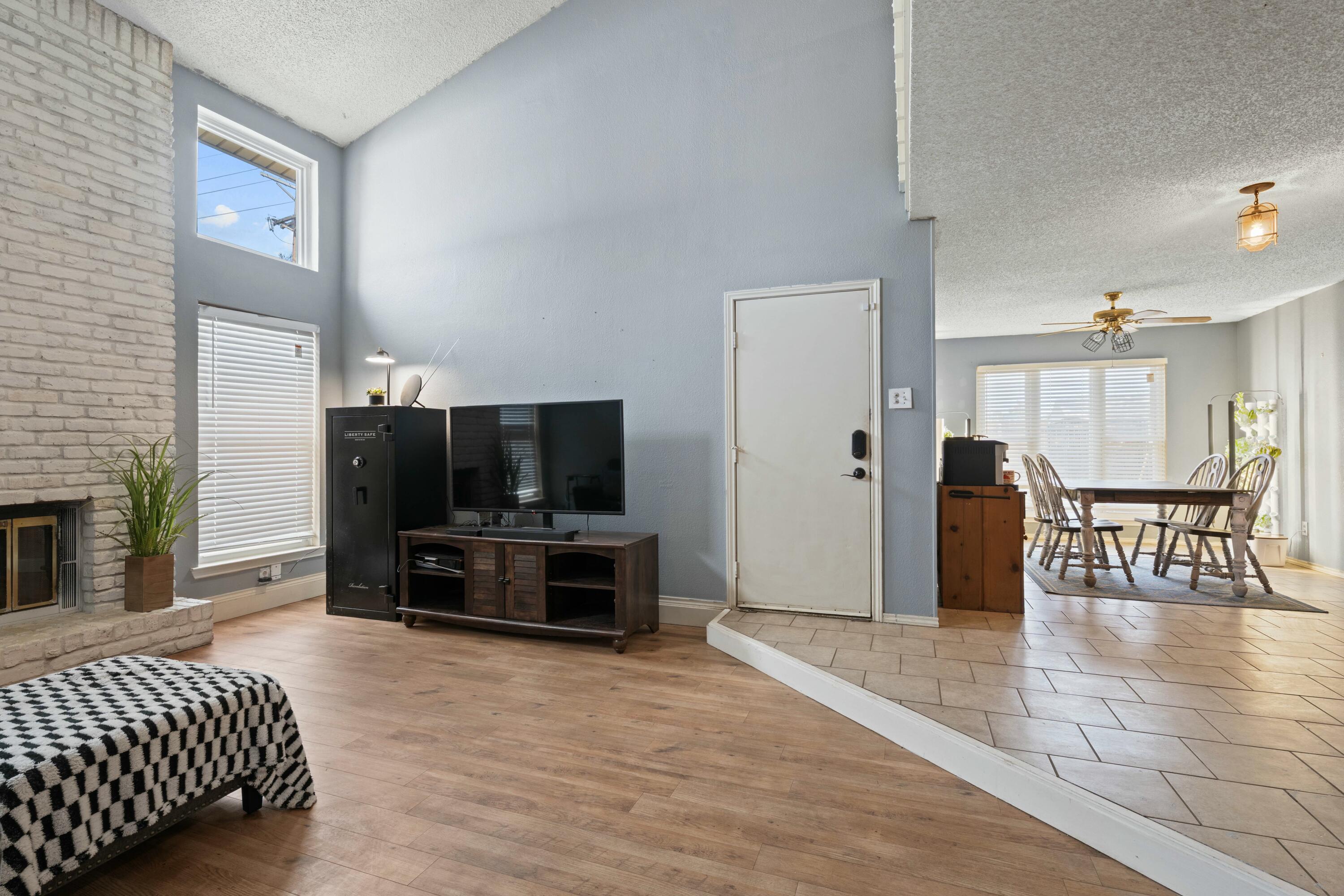 5802 Emory Street Property Photo 2