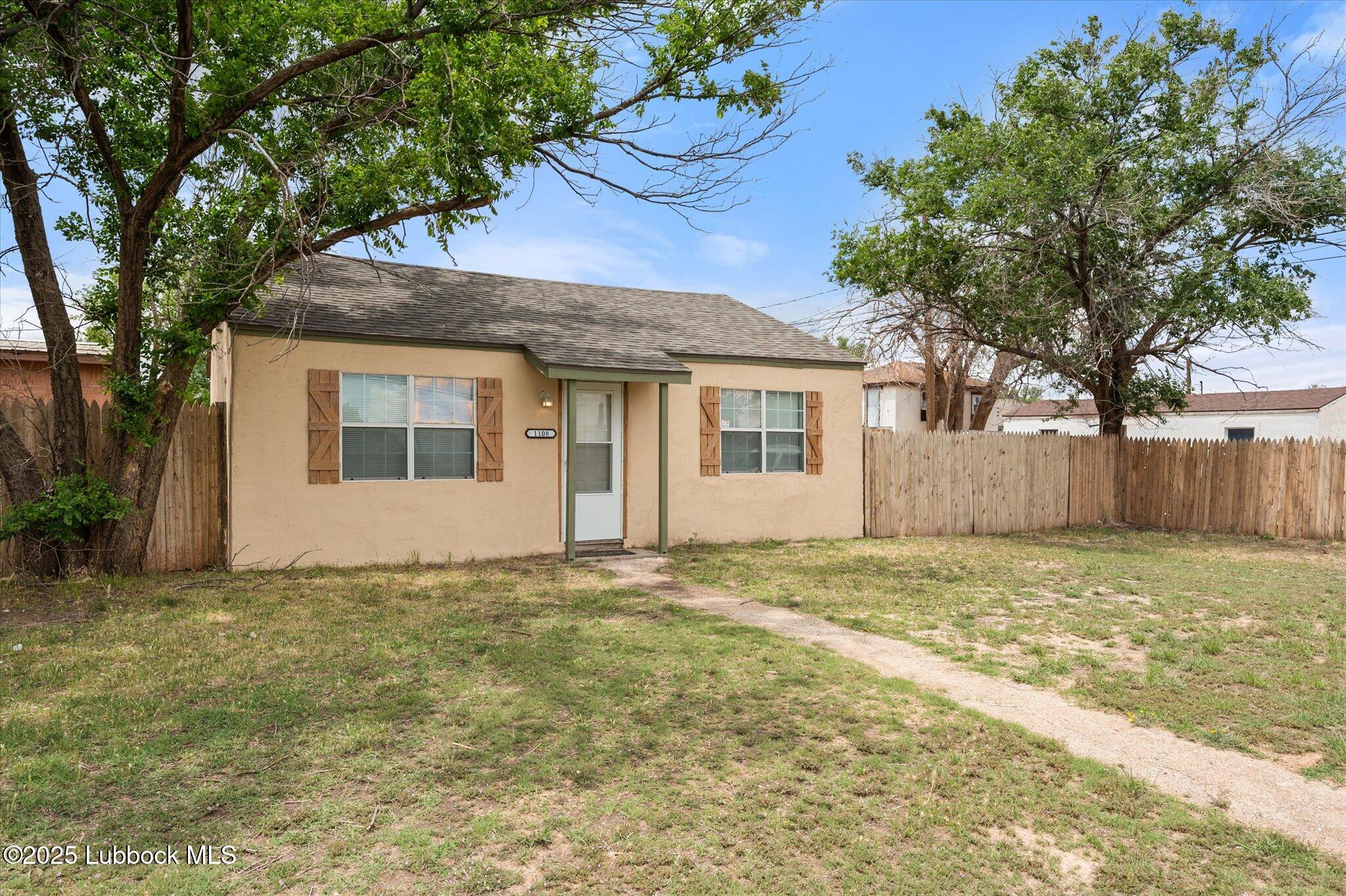1108 Ave K Property Photo 3