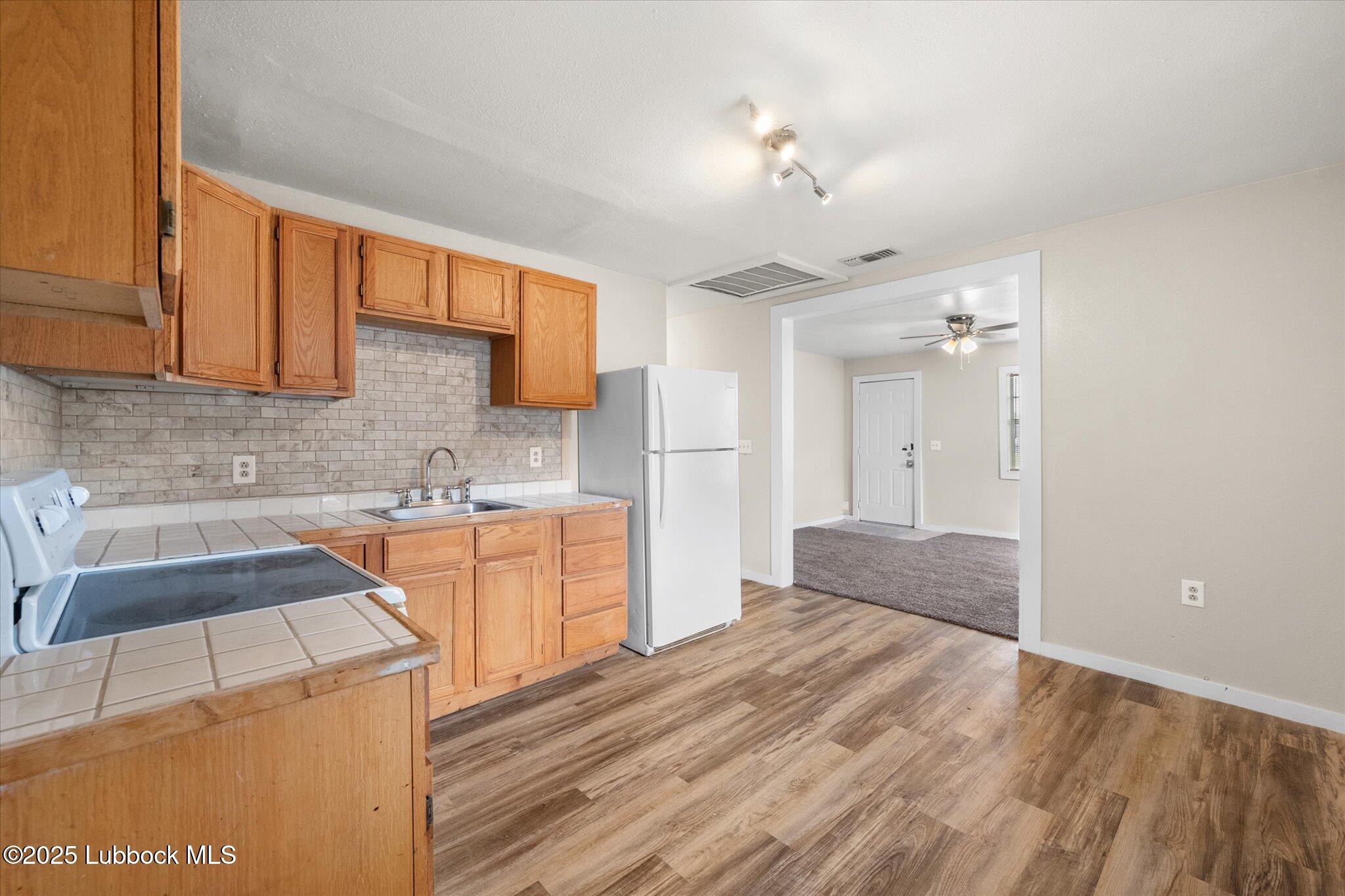 1108 Ave K Property Photo 9