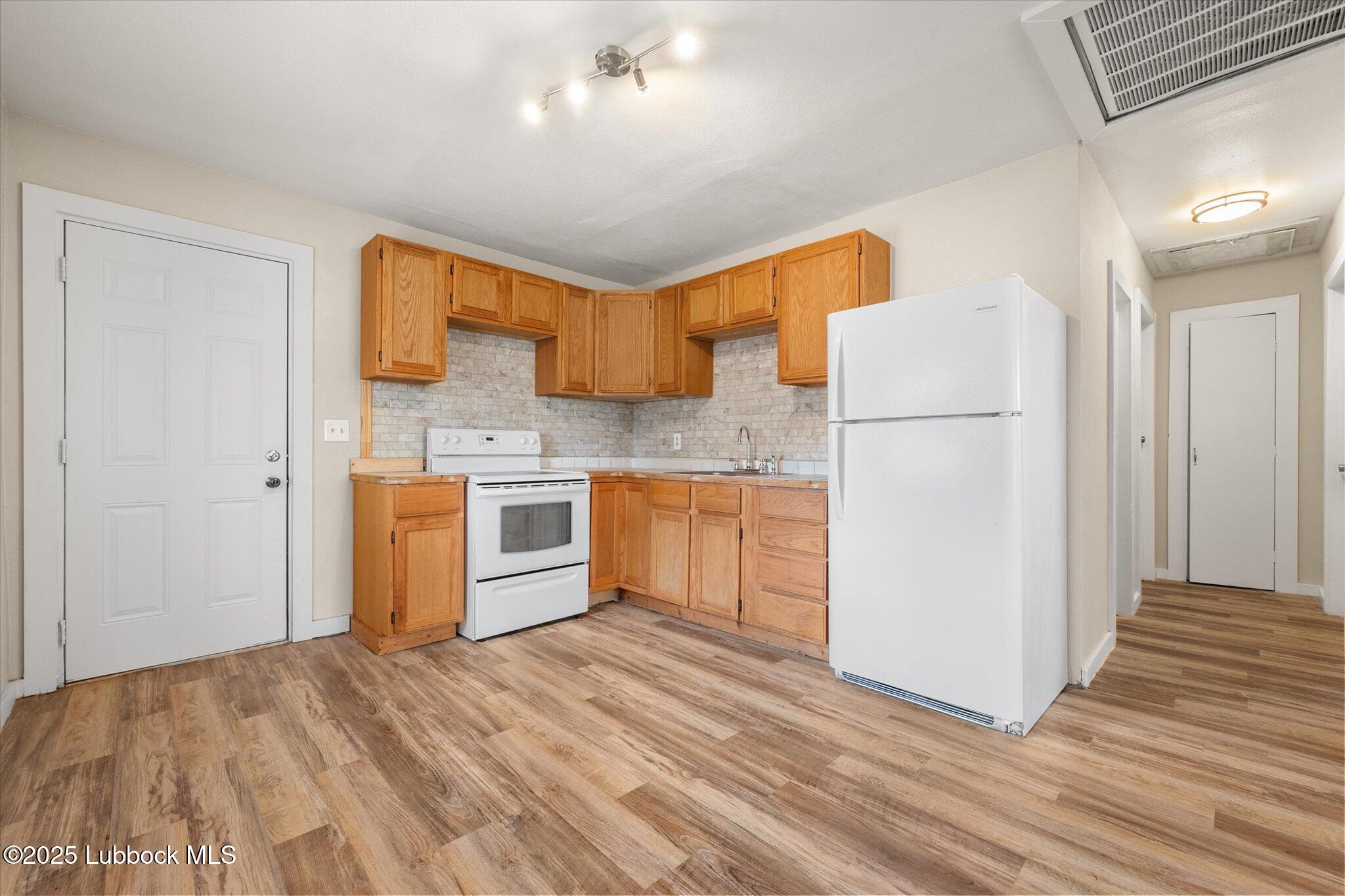 1108 Ave K Property Photo 12