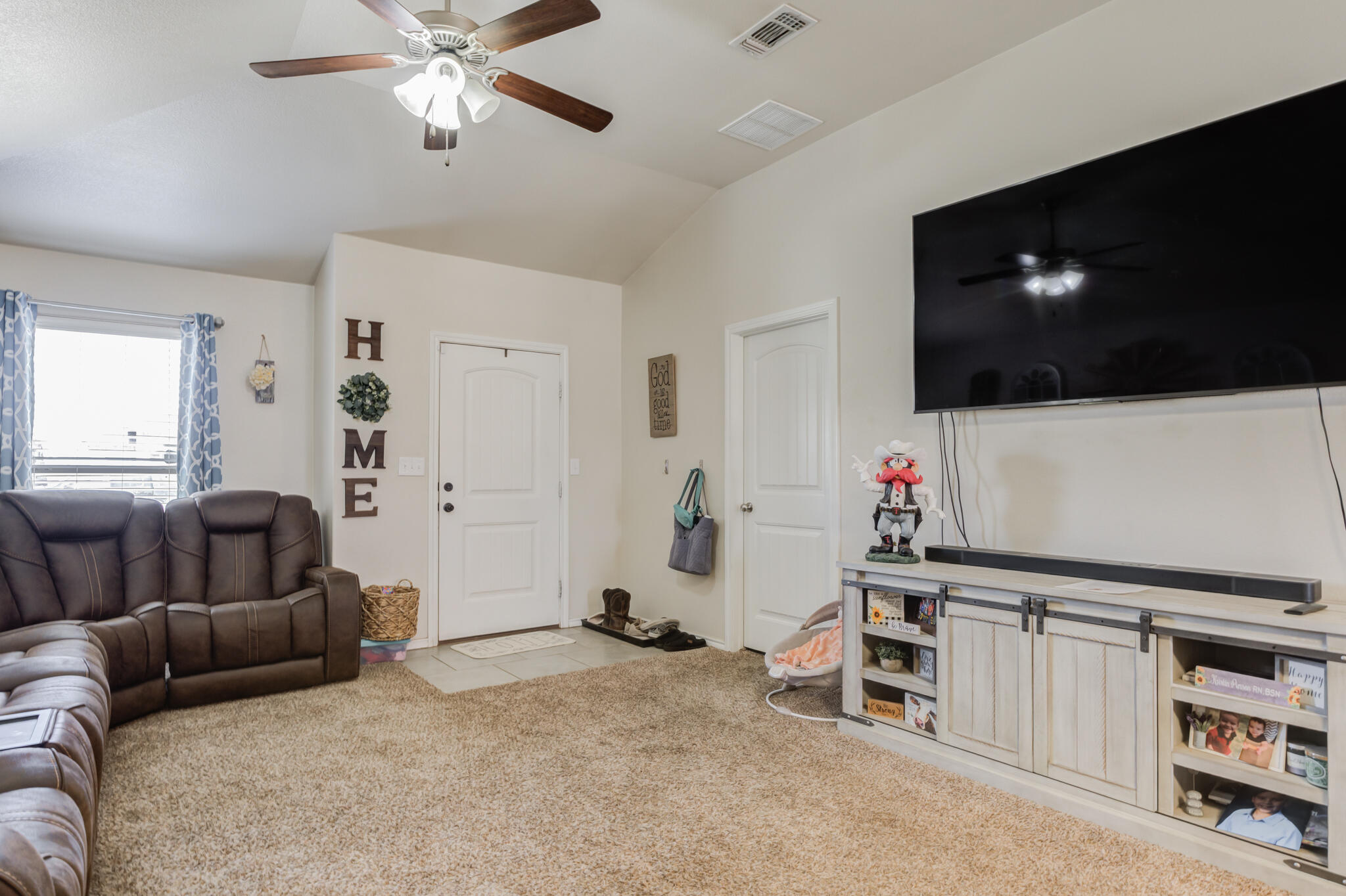 7425 102nd Street Property Photo 4