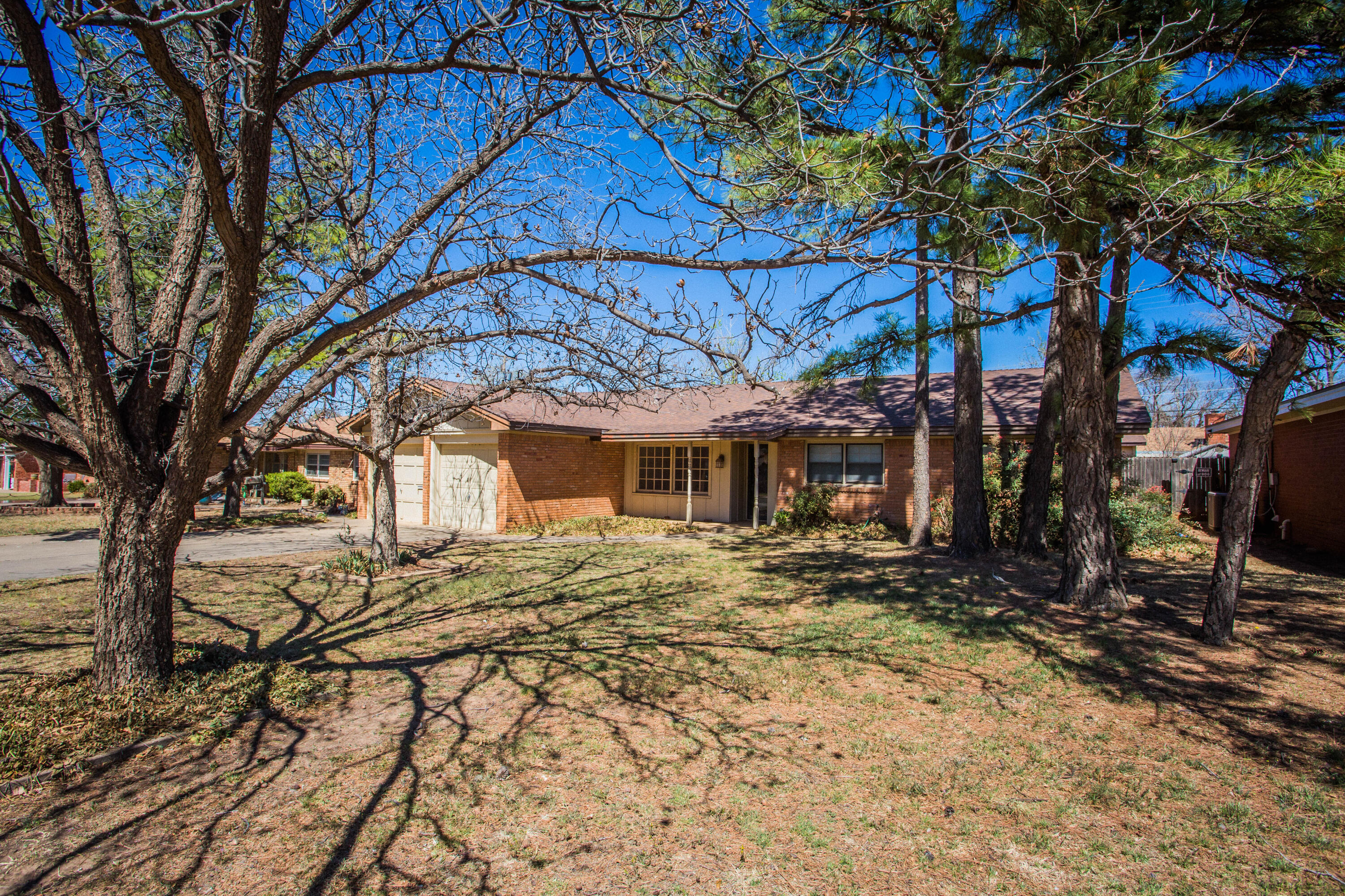 2124 68th Street Property Photo 2