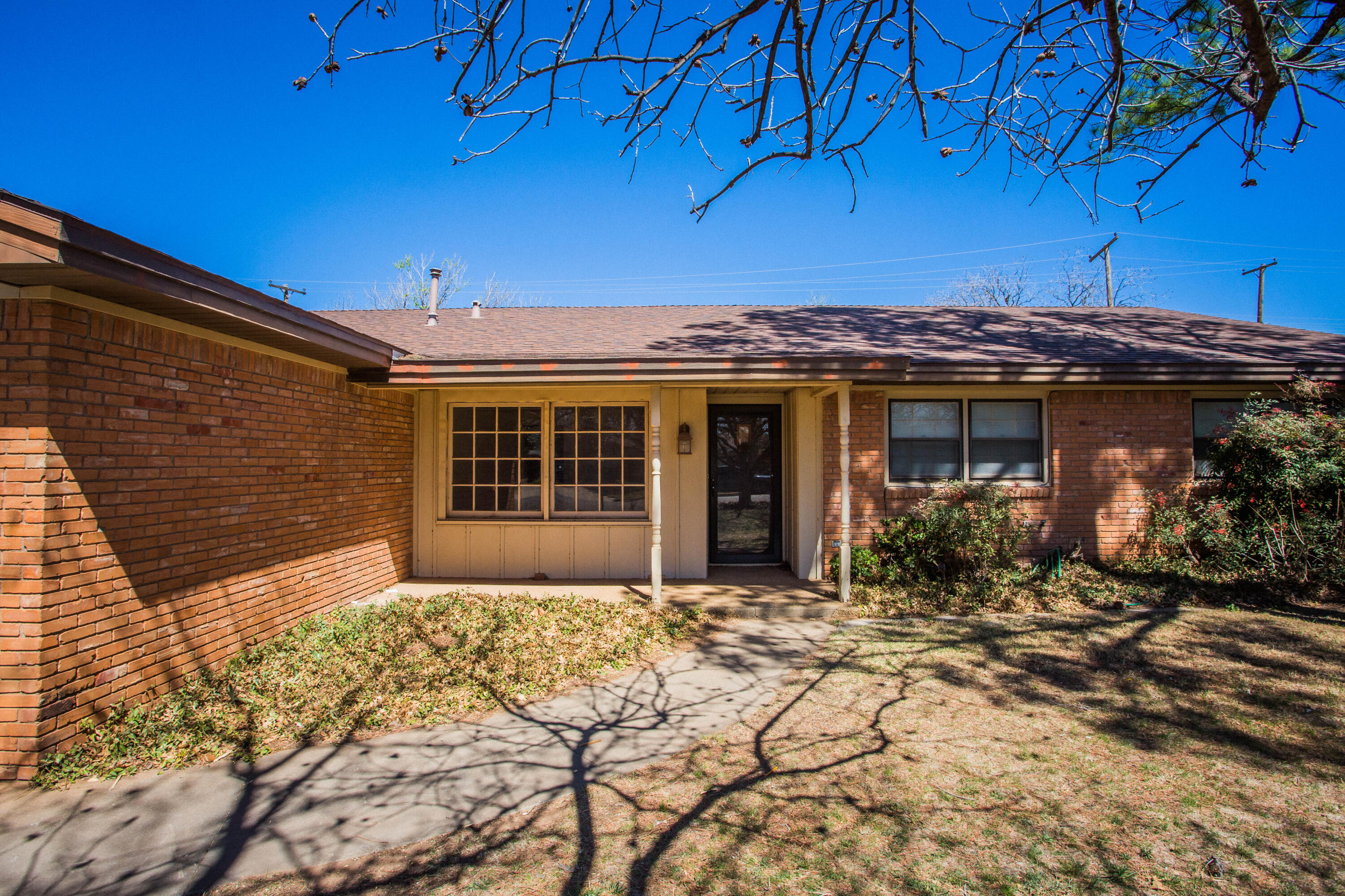 2124 68th Street Property Photo 3