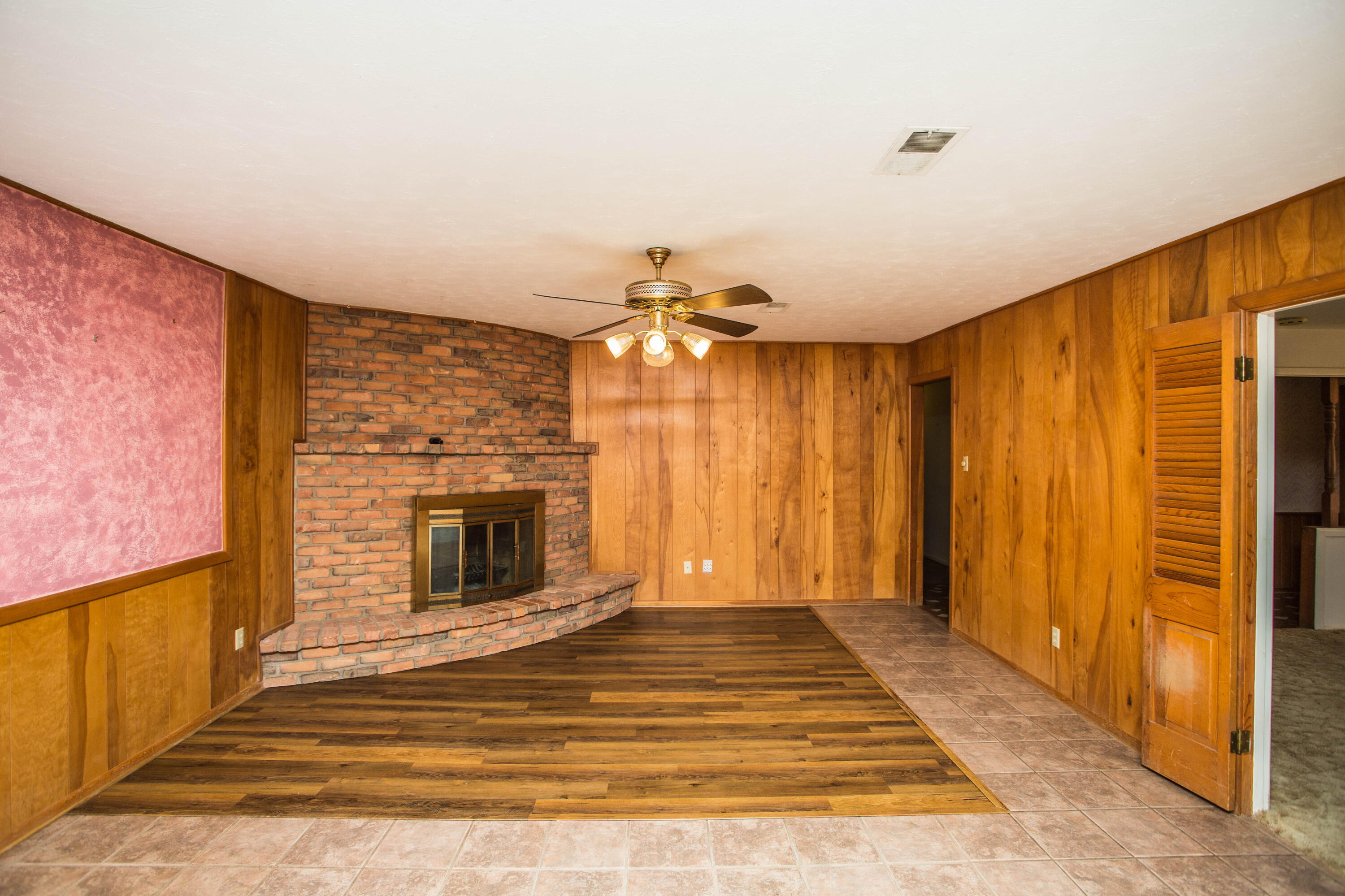 2124 68th Street Property Photo 7